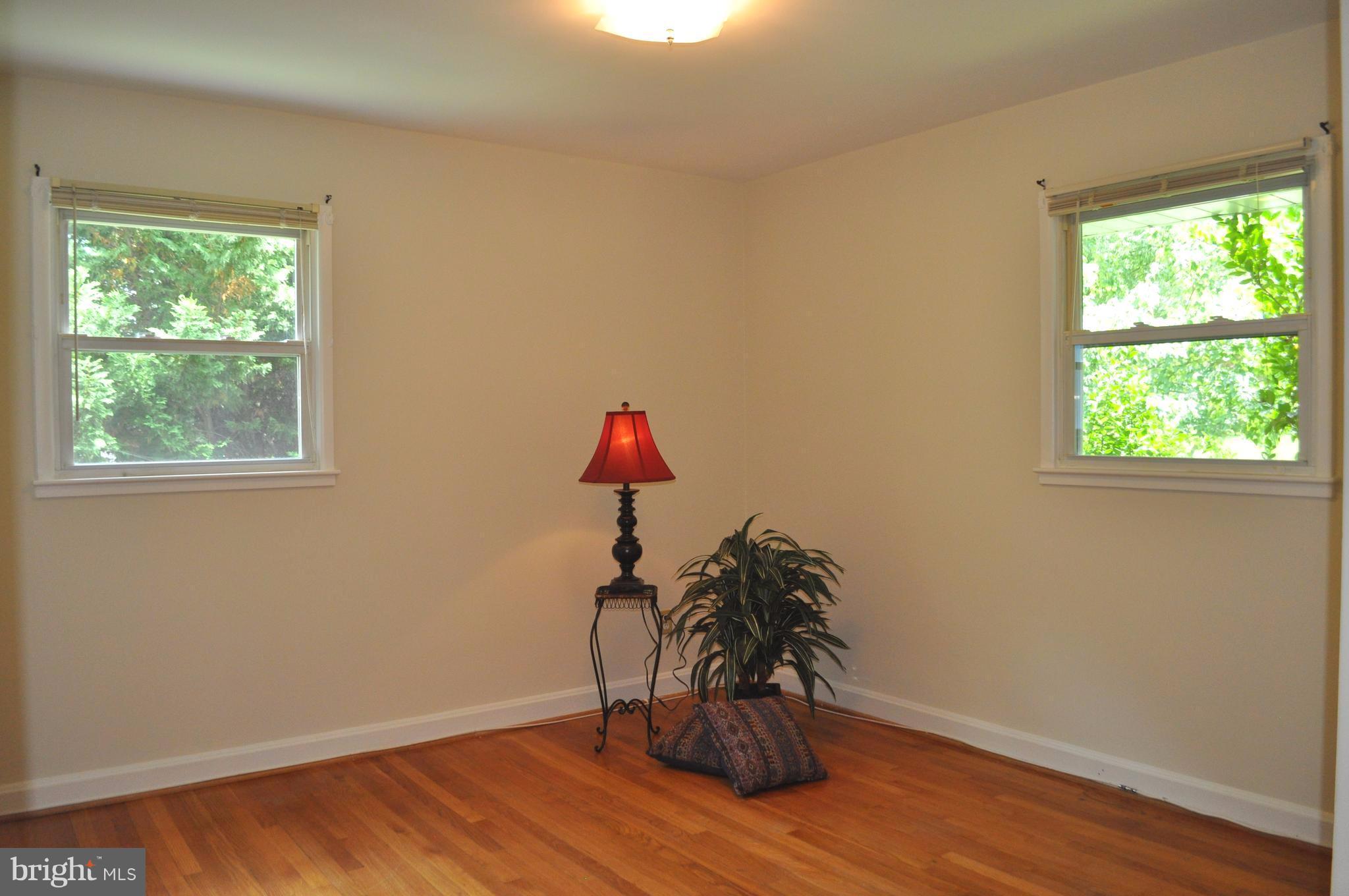 LINCOLNIA HILLS - Residential Lease