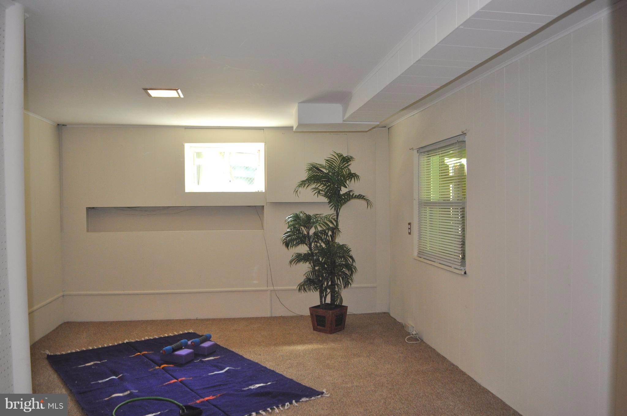 LINCOLNIA HILLS - Residential Lease