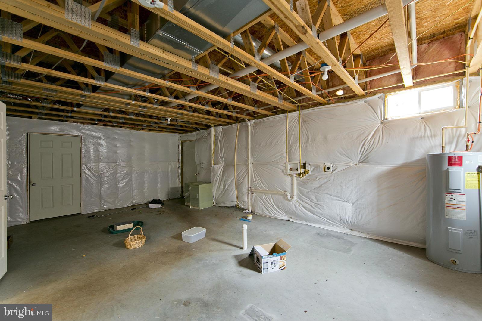 SKYLAND ESTATES - Residential Lease