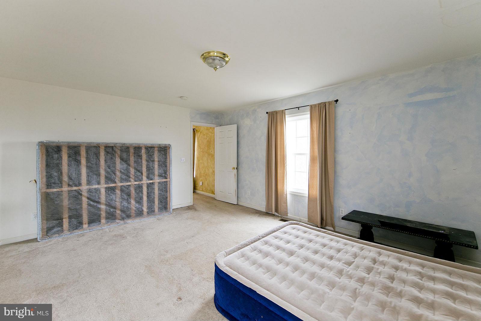 SKYLAND ESTATES - Residential Lease