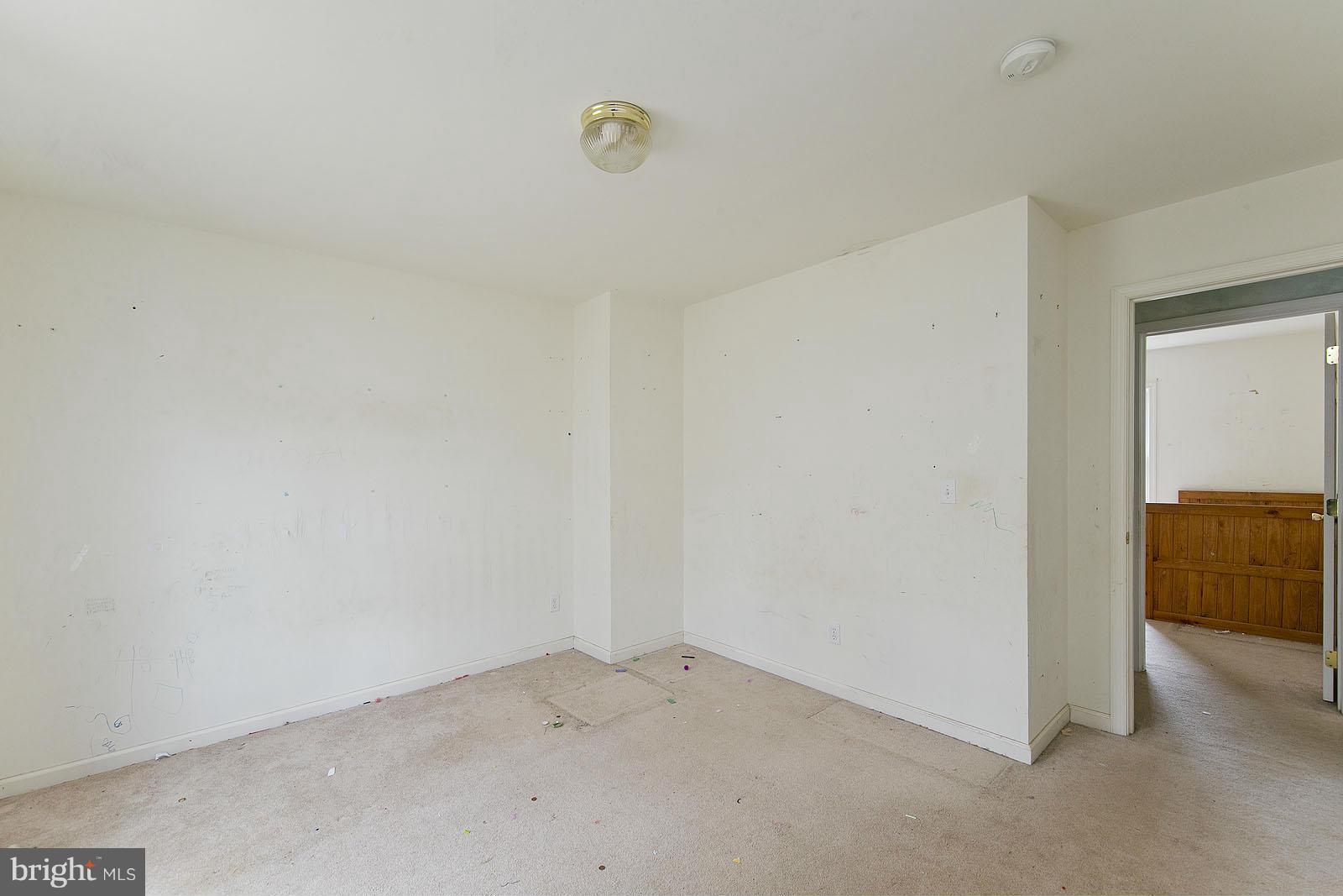 SKYLAND ESTATES - Residential Lease