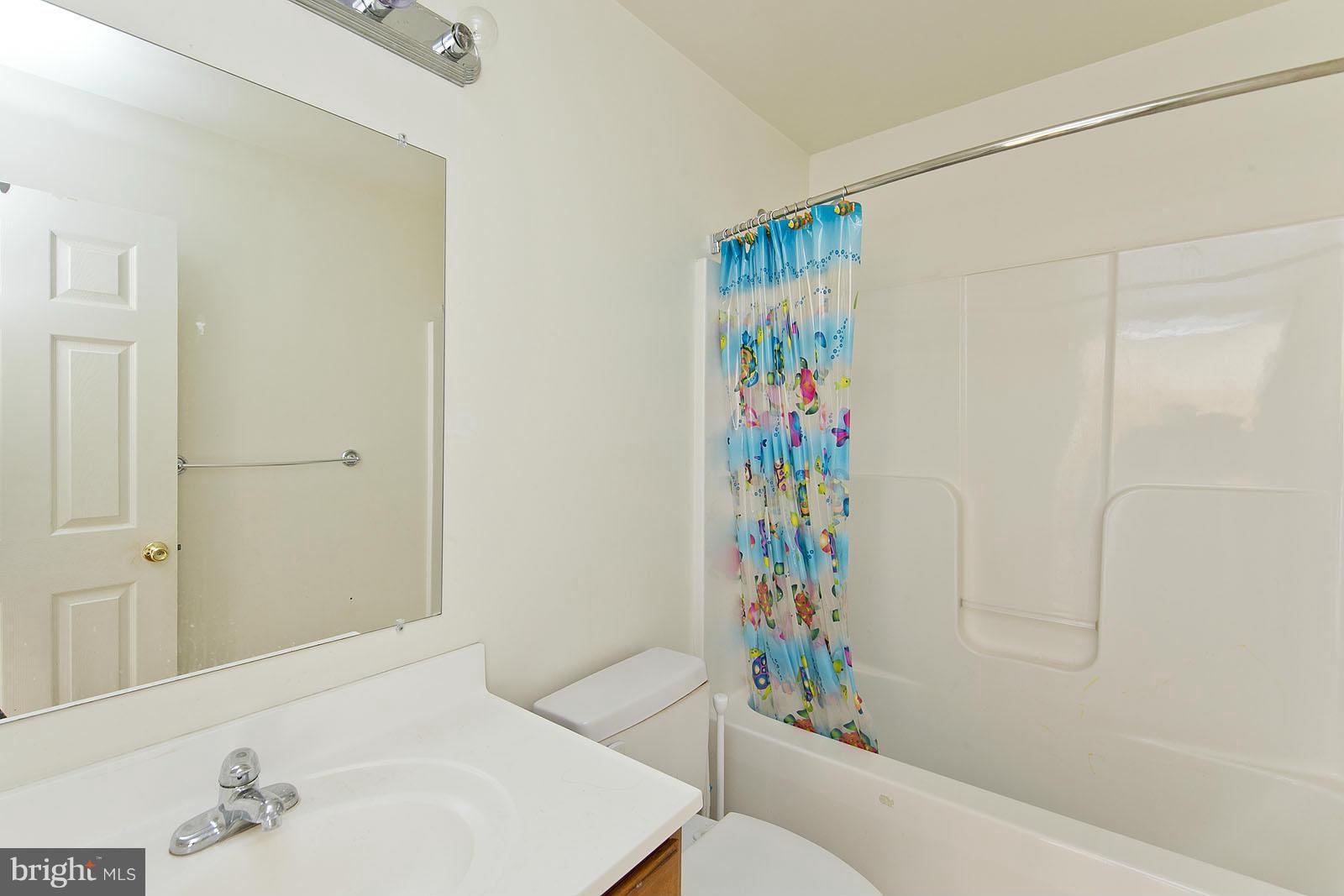 SKYLAND ESTATES - Residential Lease