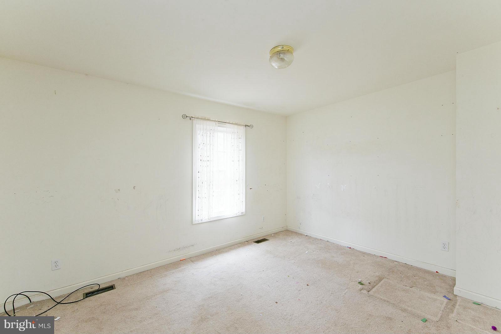 SKYLAND ESTATES - Residential Lease