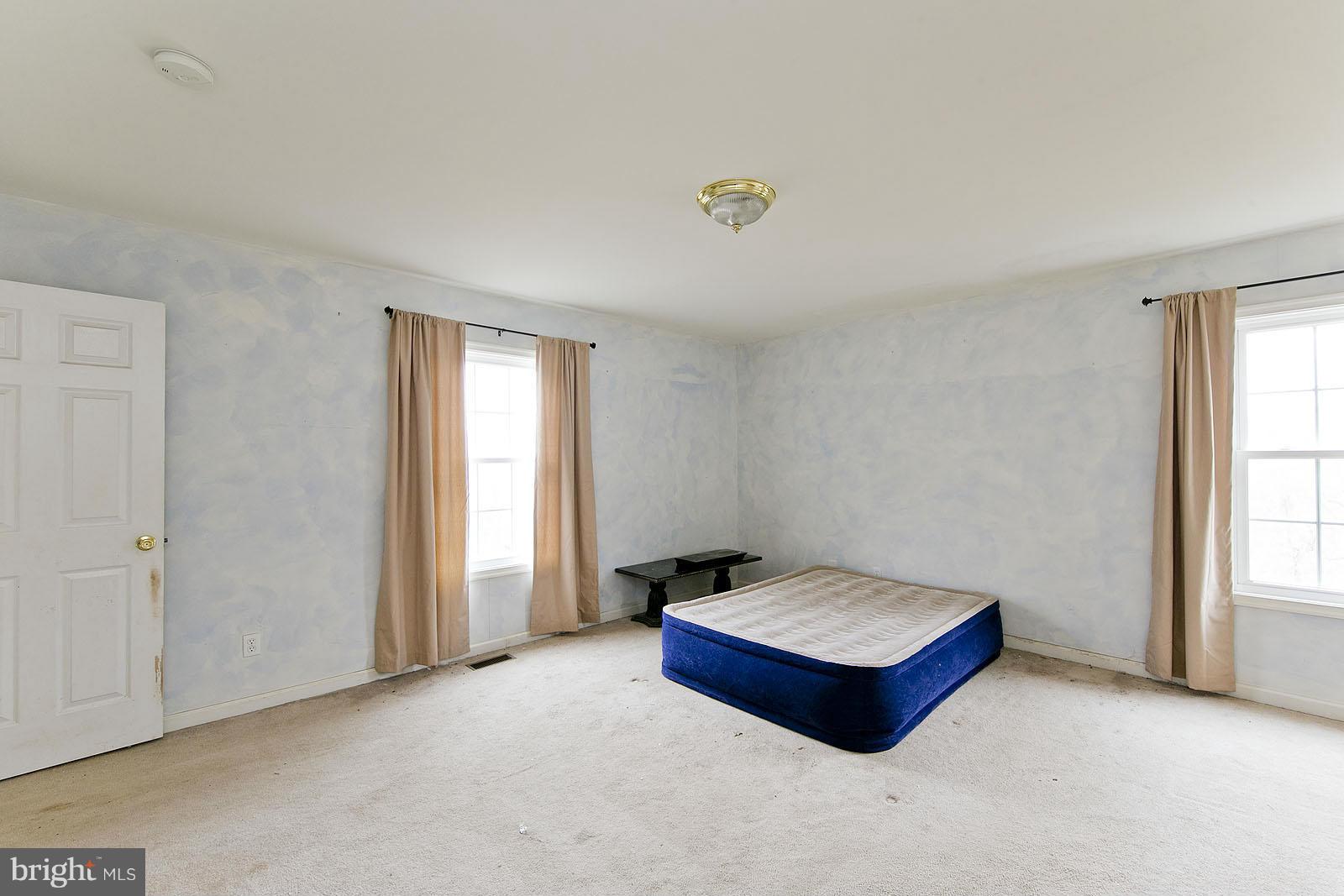 SKYLAND ESTATES - Residential Lease