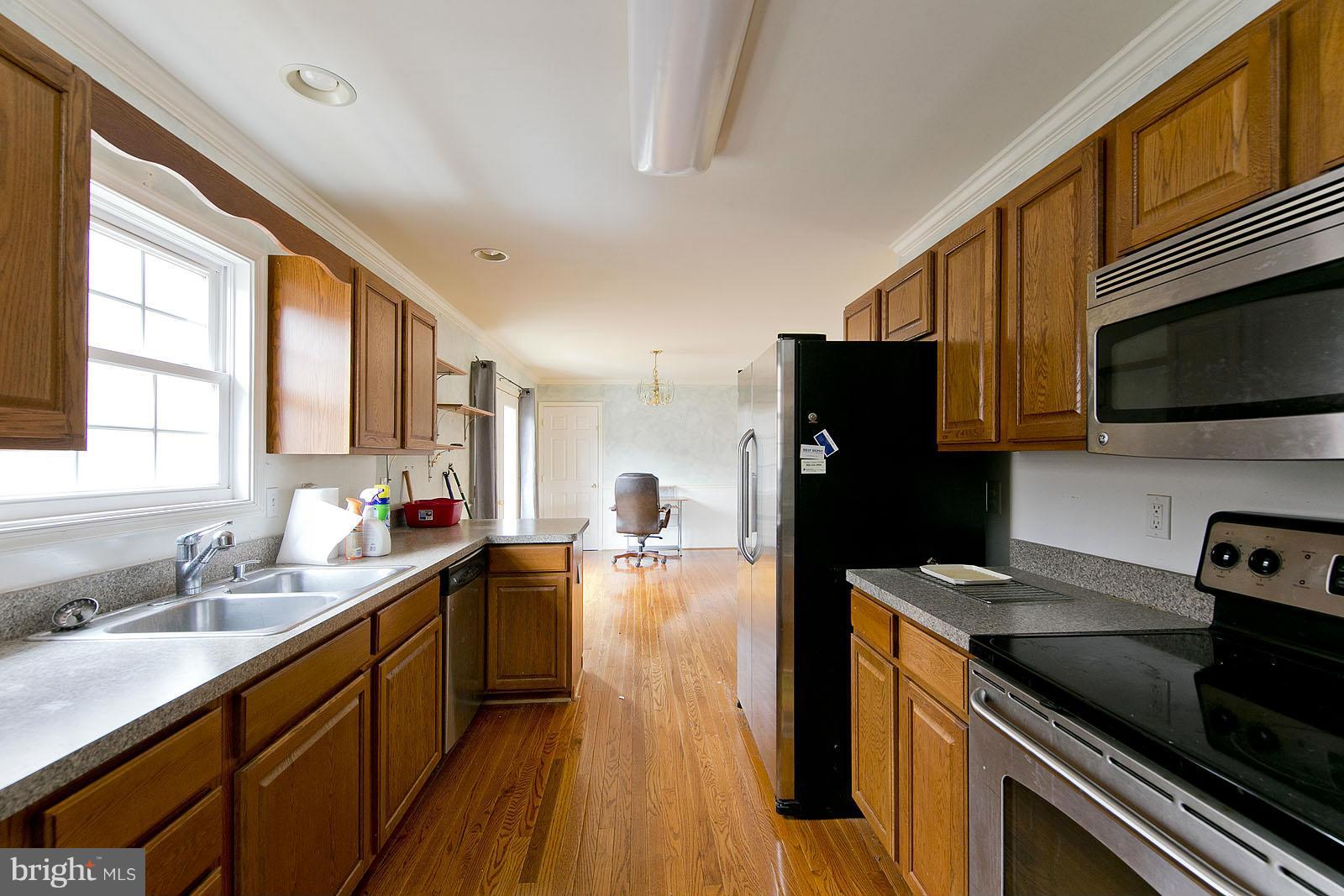 SKYLAND ESTATES - Residential Lease