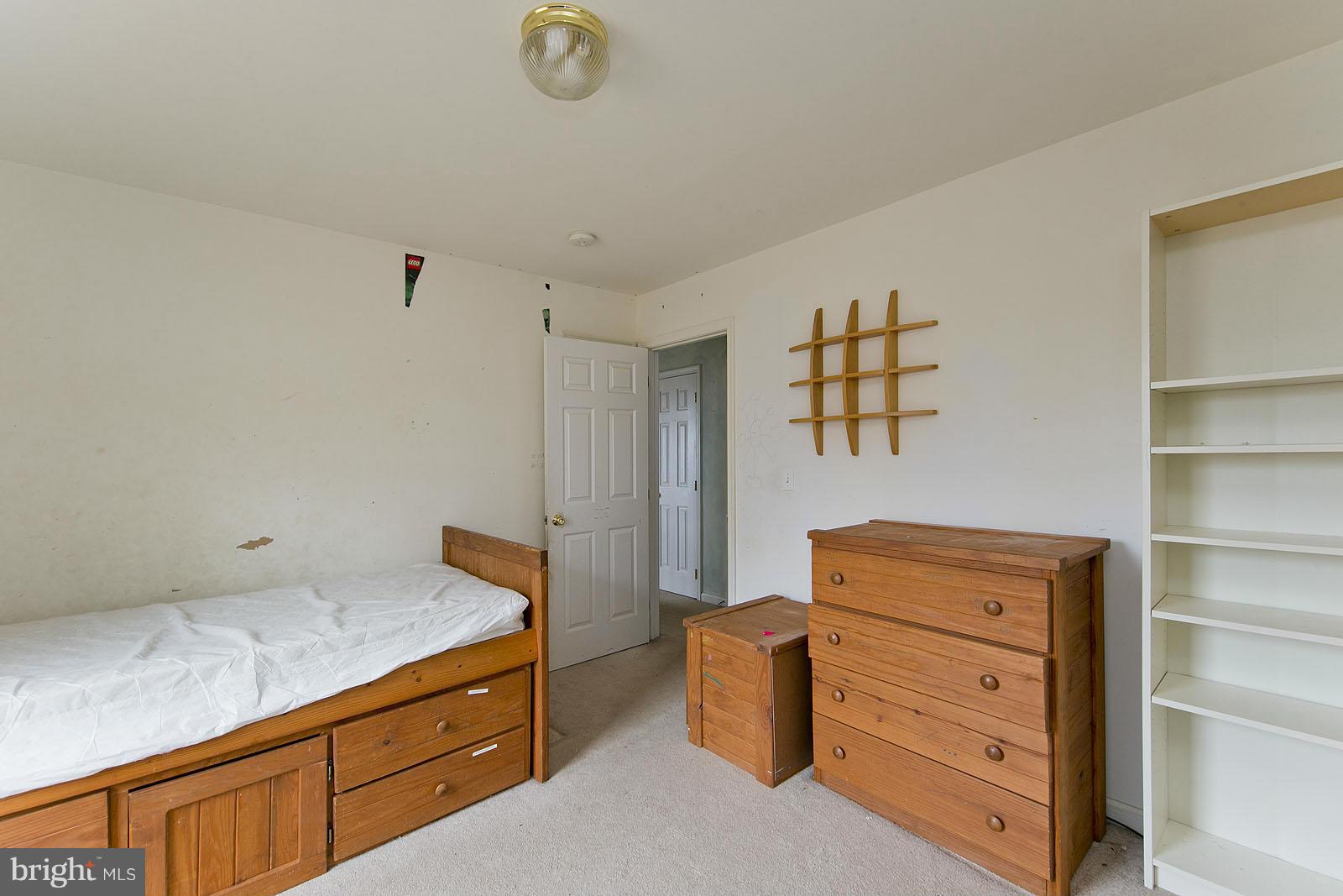 SKYLAND ESTATES - Residential Lease