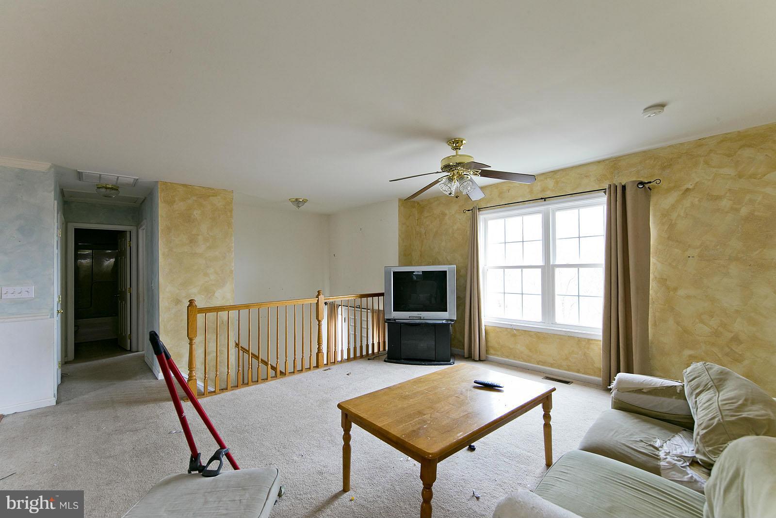 SKYLAND ESTATES - Residential Lease