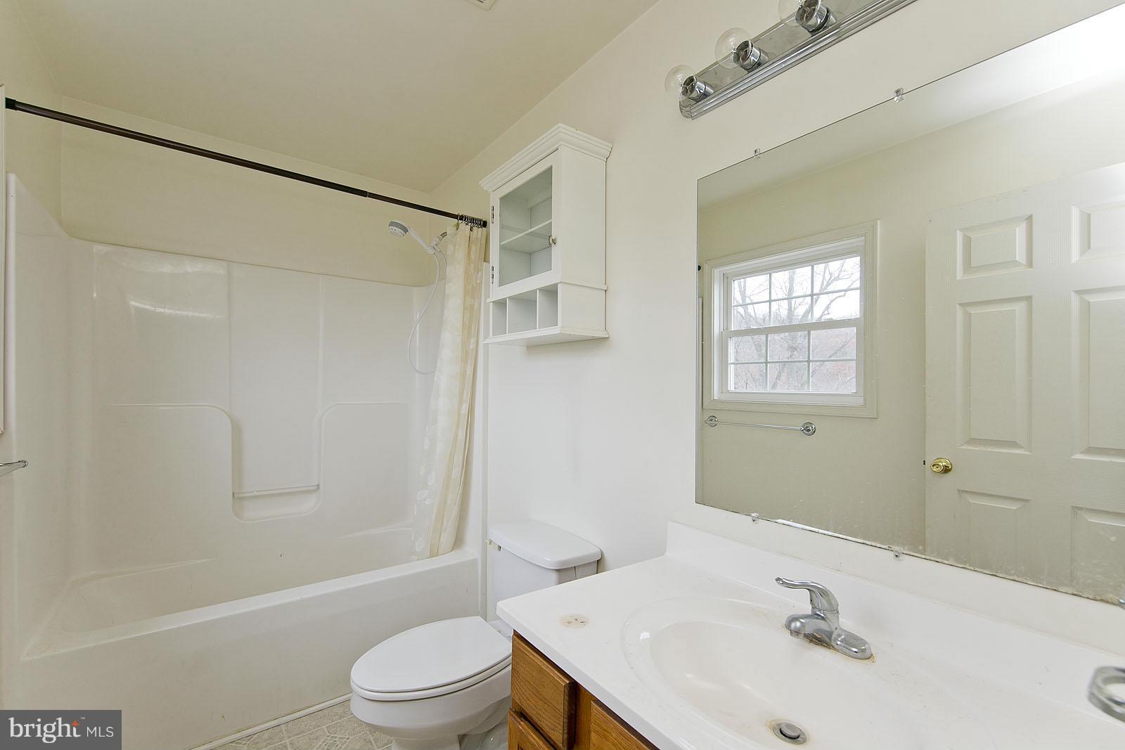 SKYLAND ESTATES - Residential Lease