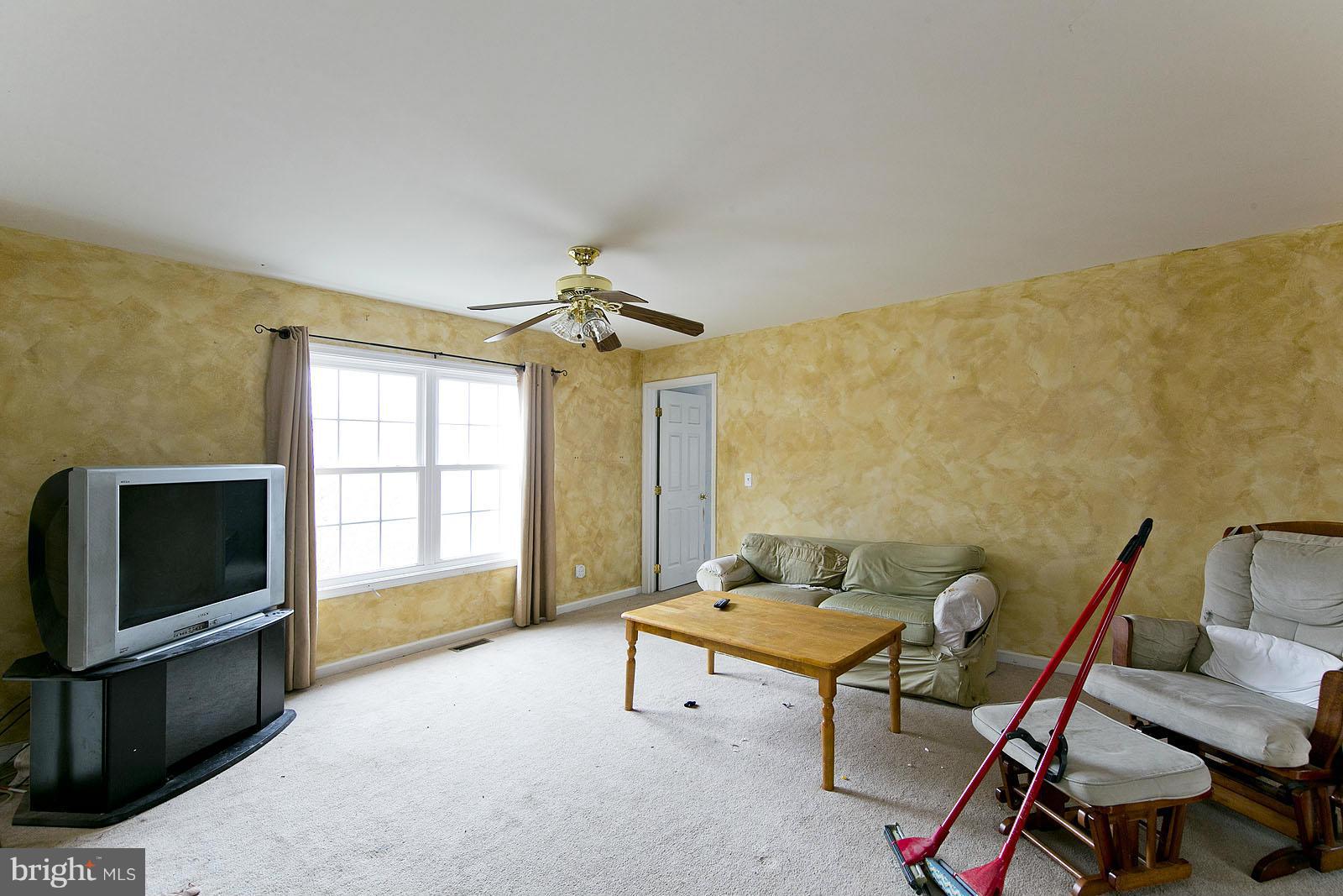 SKYLAND ESTATES - Residential Lease