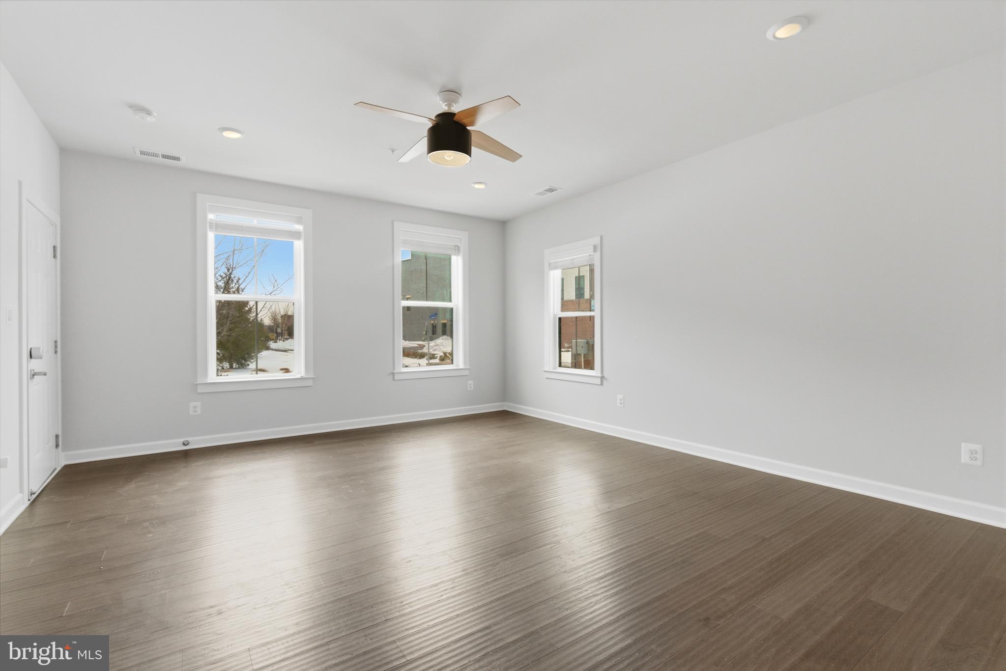 WOODLAND PARK STATION - Residential