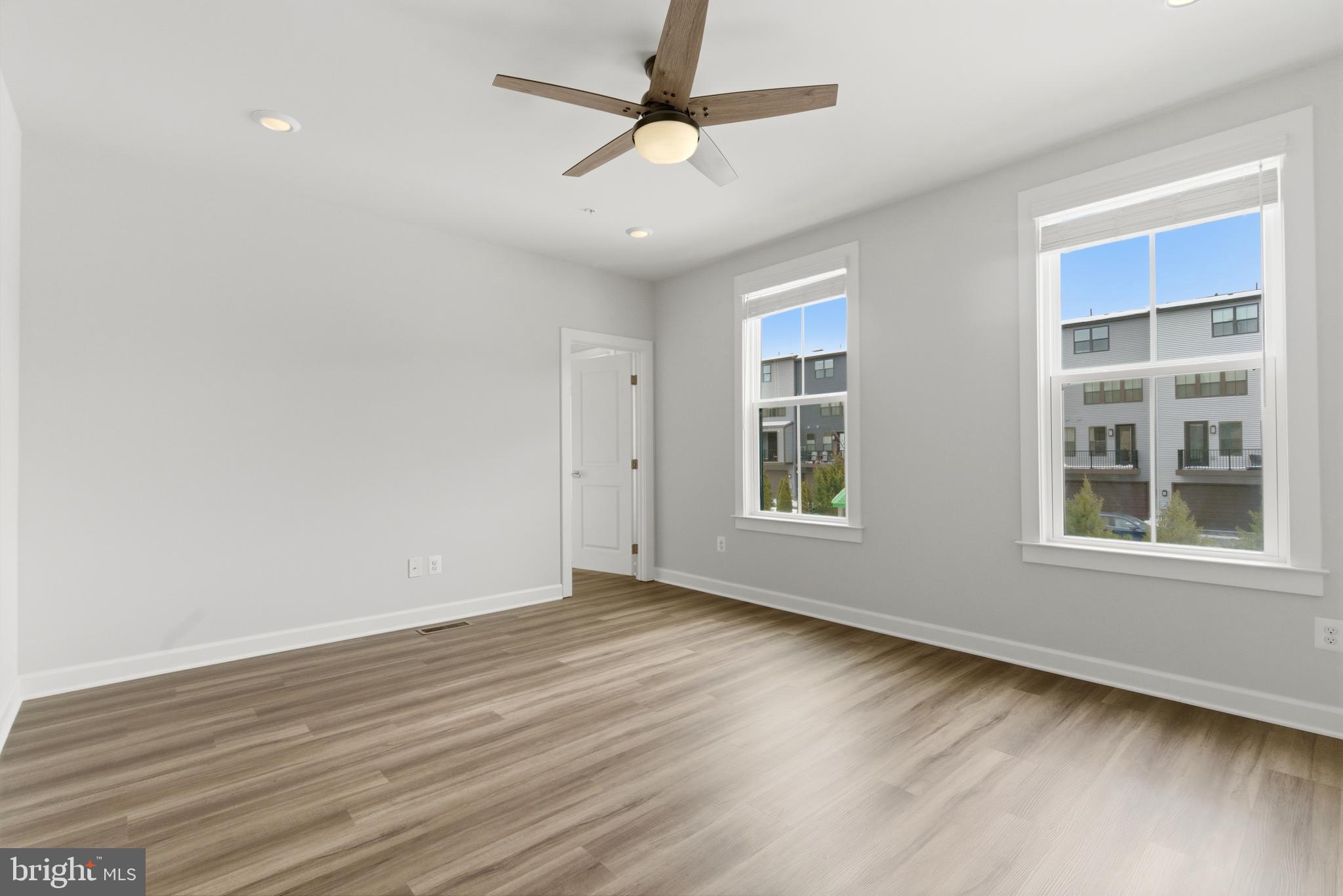 WOODLAND PARK STATION - Residential