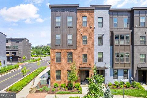 Property photo of 12921 Sunrise Ridge Alley 69, Herndon, VA 20171