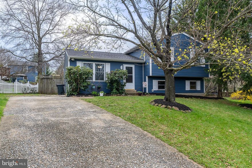 OPEN HOUSE SATURDAY (4/4) from 10-1! Charming single-family home in a quiet Lovettsville cul-de-sac featuring a spacious yard, detached garage, and private patio. Enjoy a peaceful setting with mature trees and plenty of outdoor space. Conveniently located with easy access to local amenities and commuter routes.