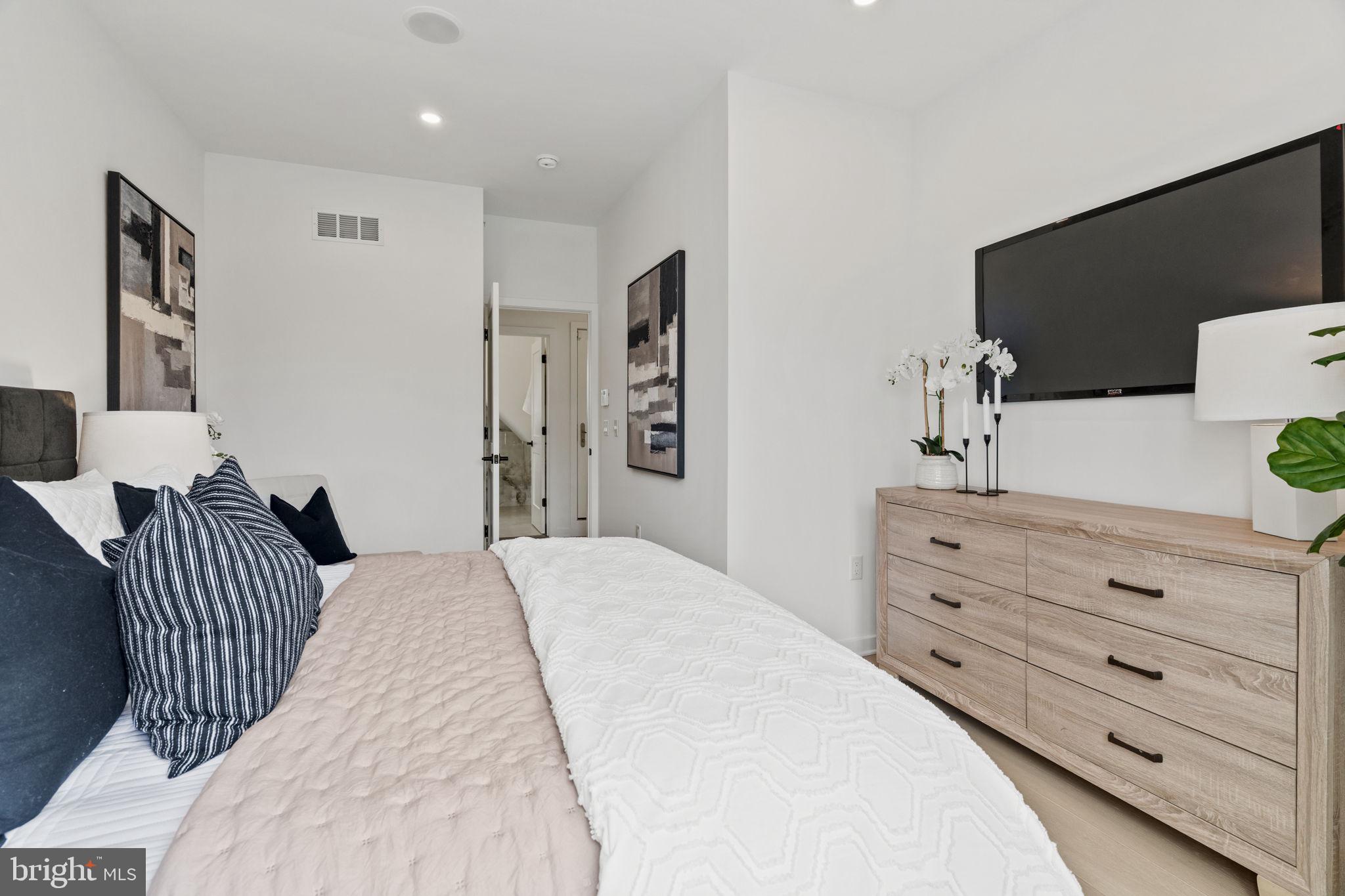 GRADUATE HOSPITAL - Residential