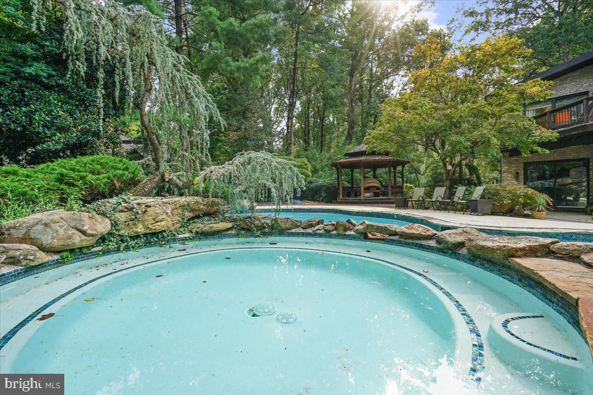 YATES VILLAGE - Residential