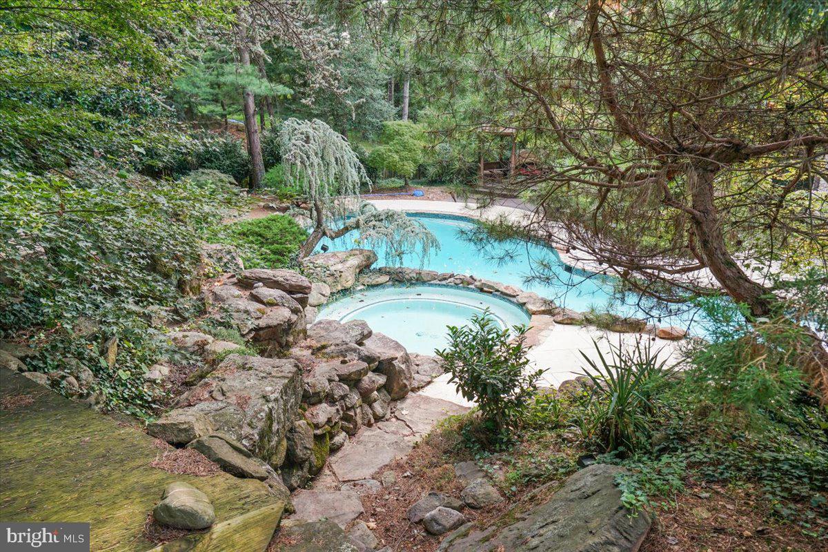 YATES VILLAGE - Residential