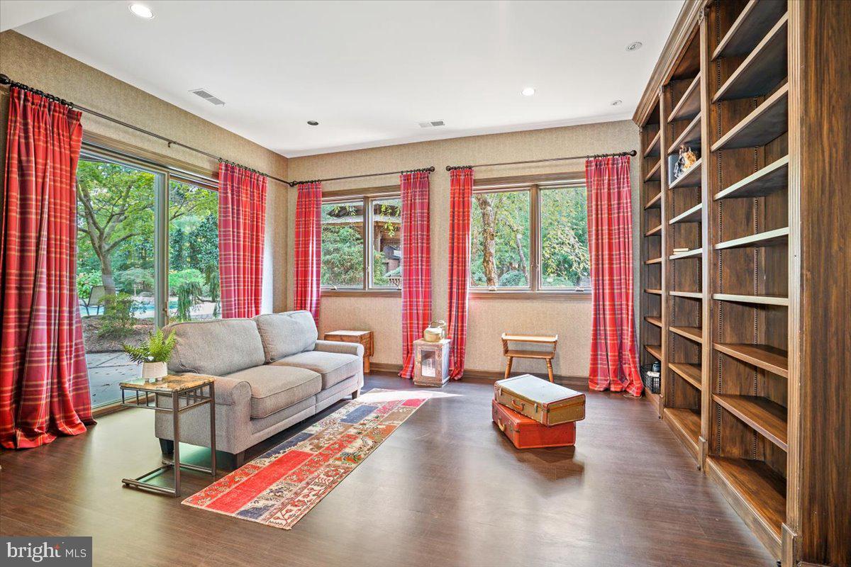 YATES VILLAGE - Residential