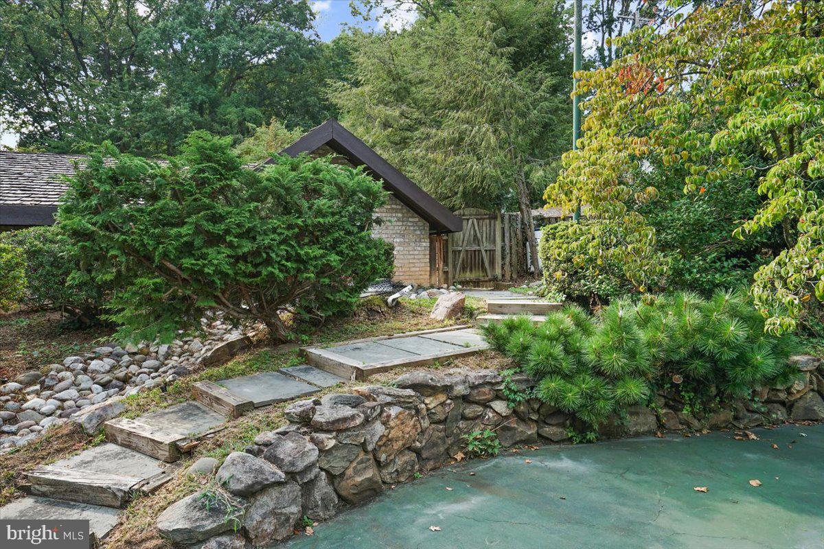 YATES VILLAGE - Residential