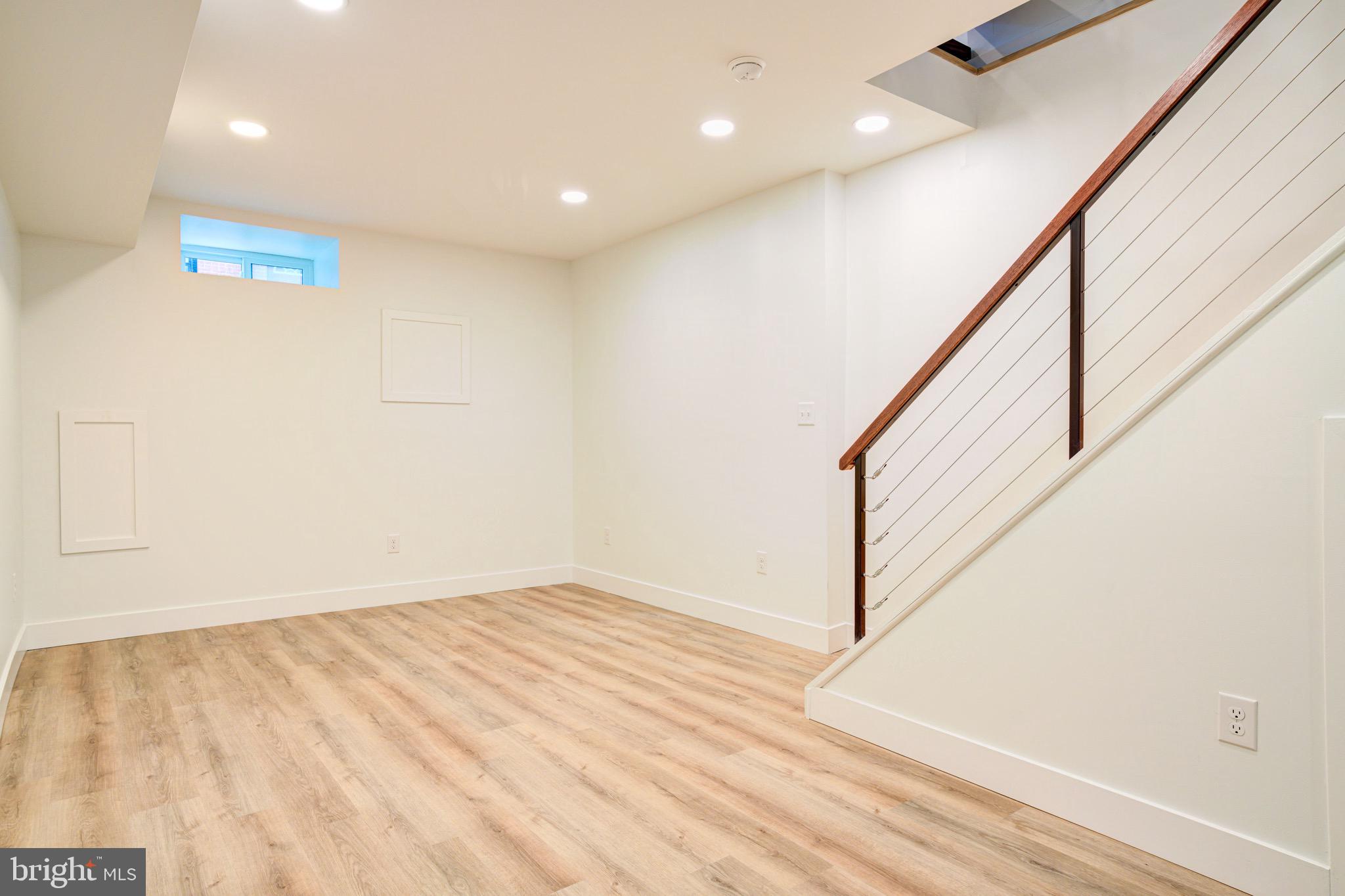 ART MUSEUM AREA - Residential Lease