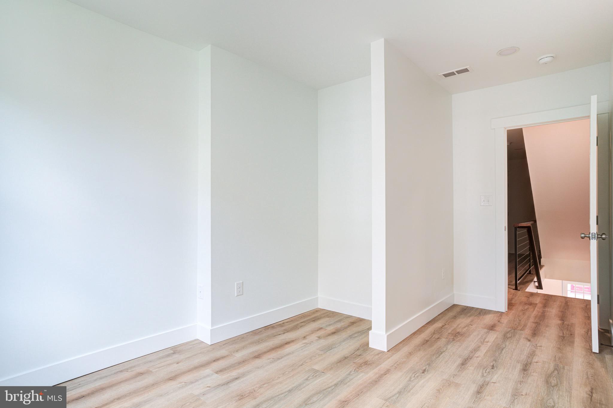 ART MUSEUM AREA - Residential Lease