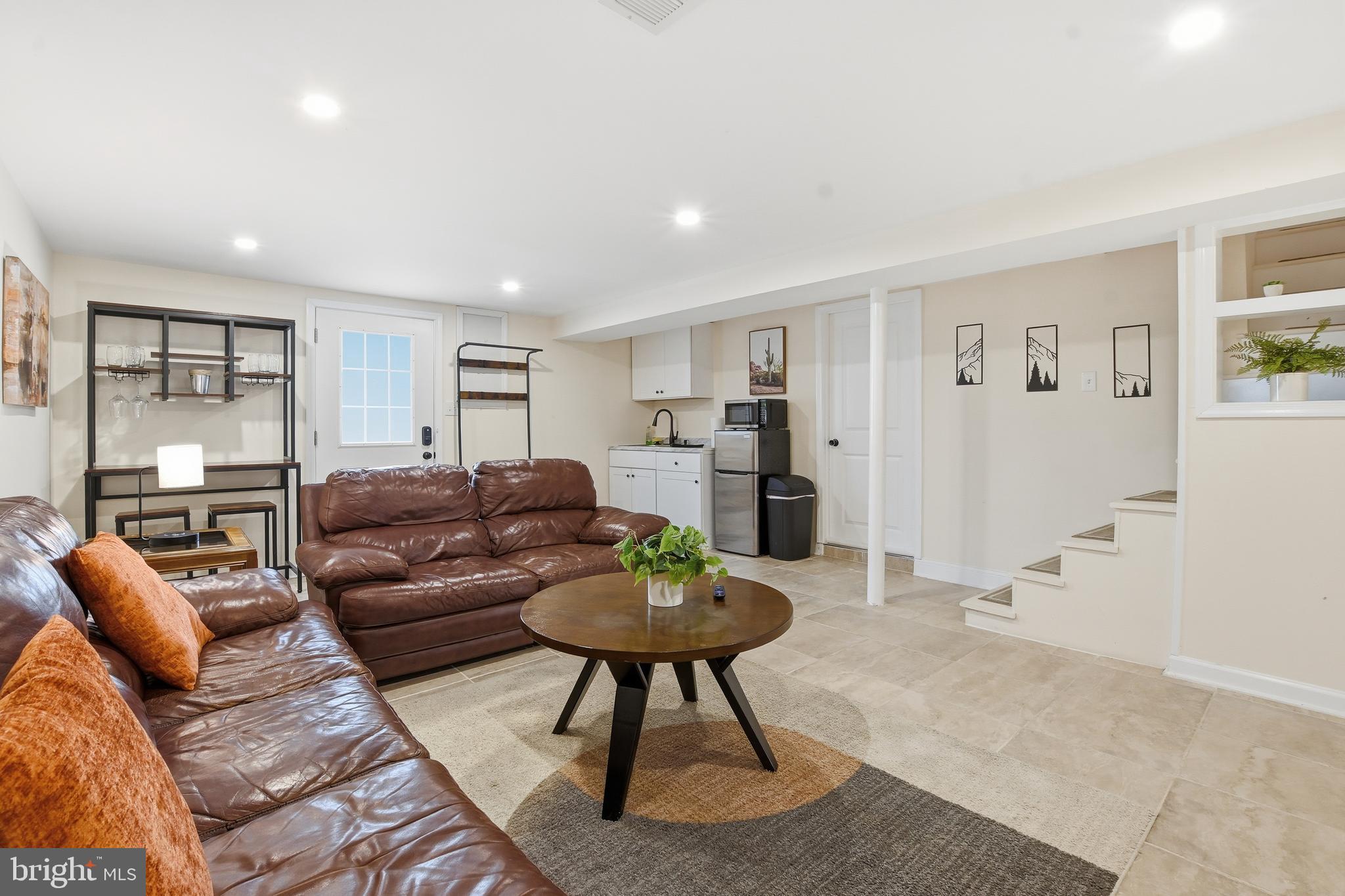 BROYHILL CREST - Residential Lease