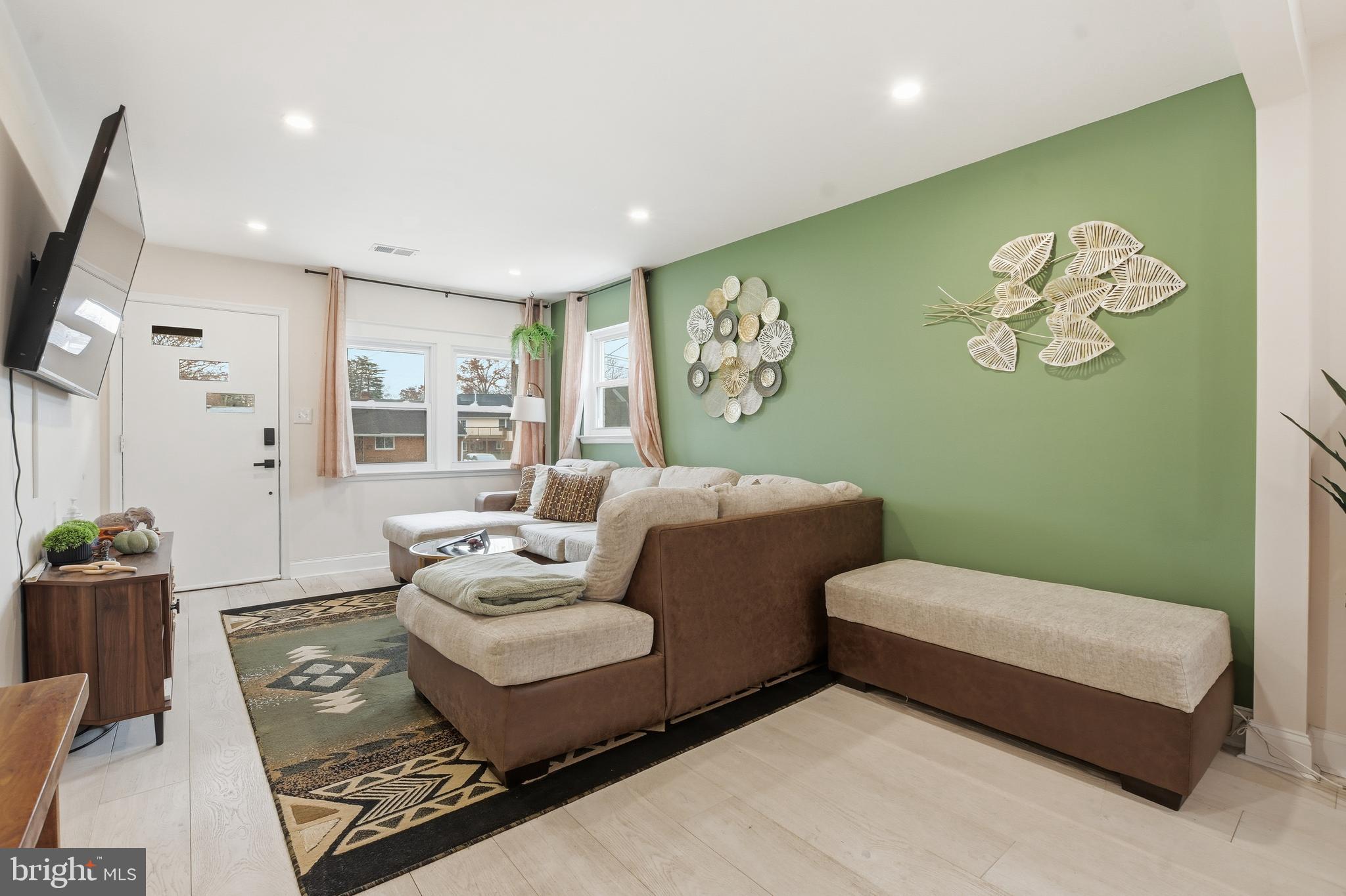 BROYHILL CREST - Residential Lease