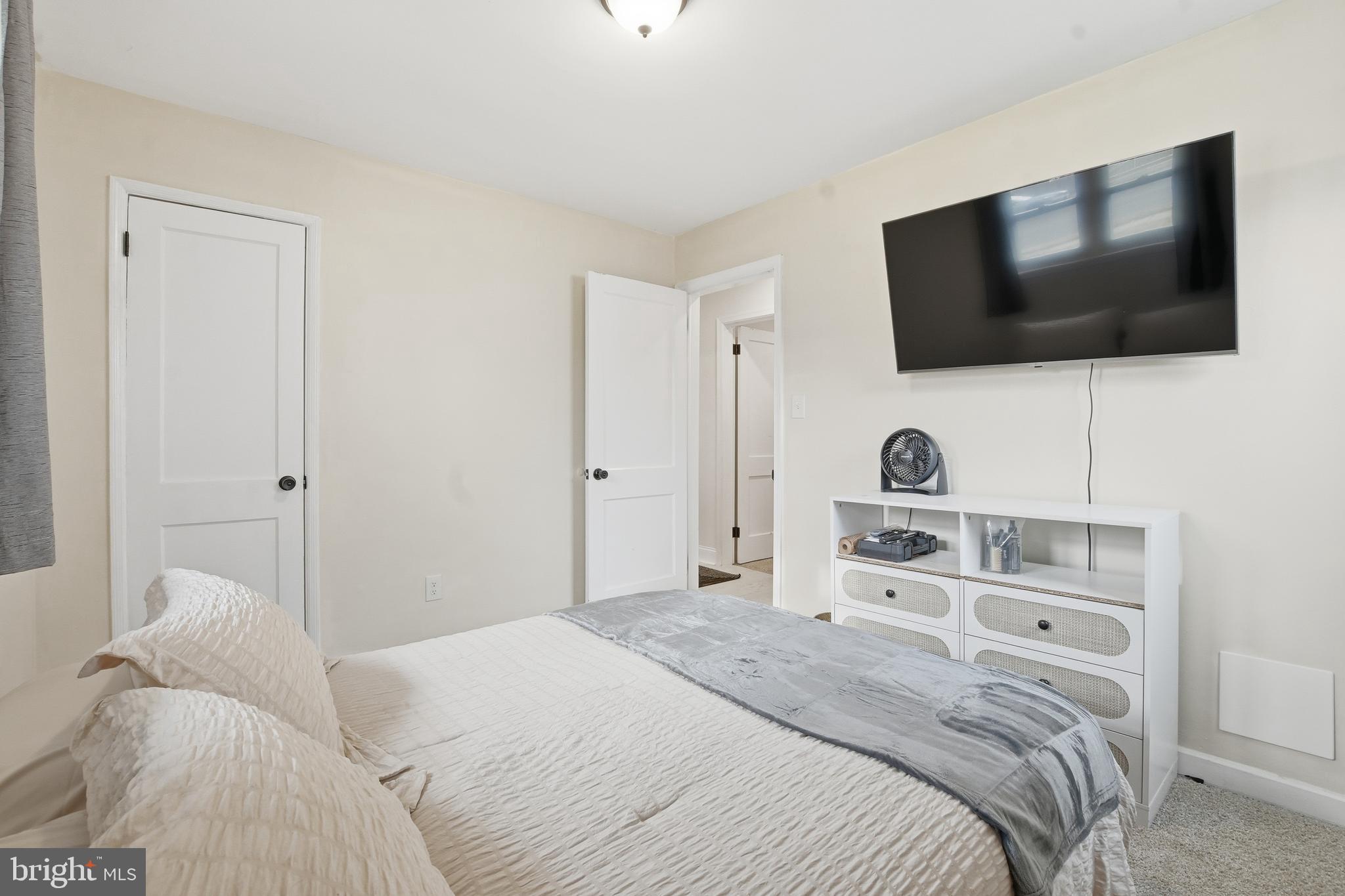 BROYHILL CREST - Residential Lease