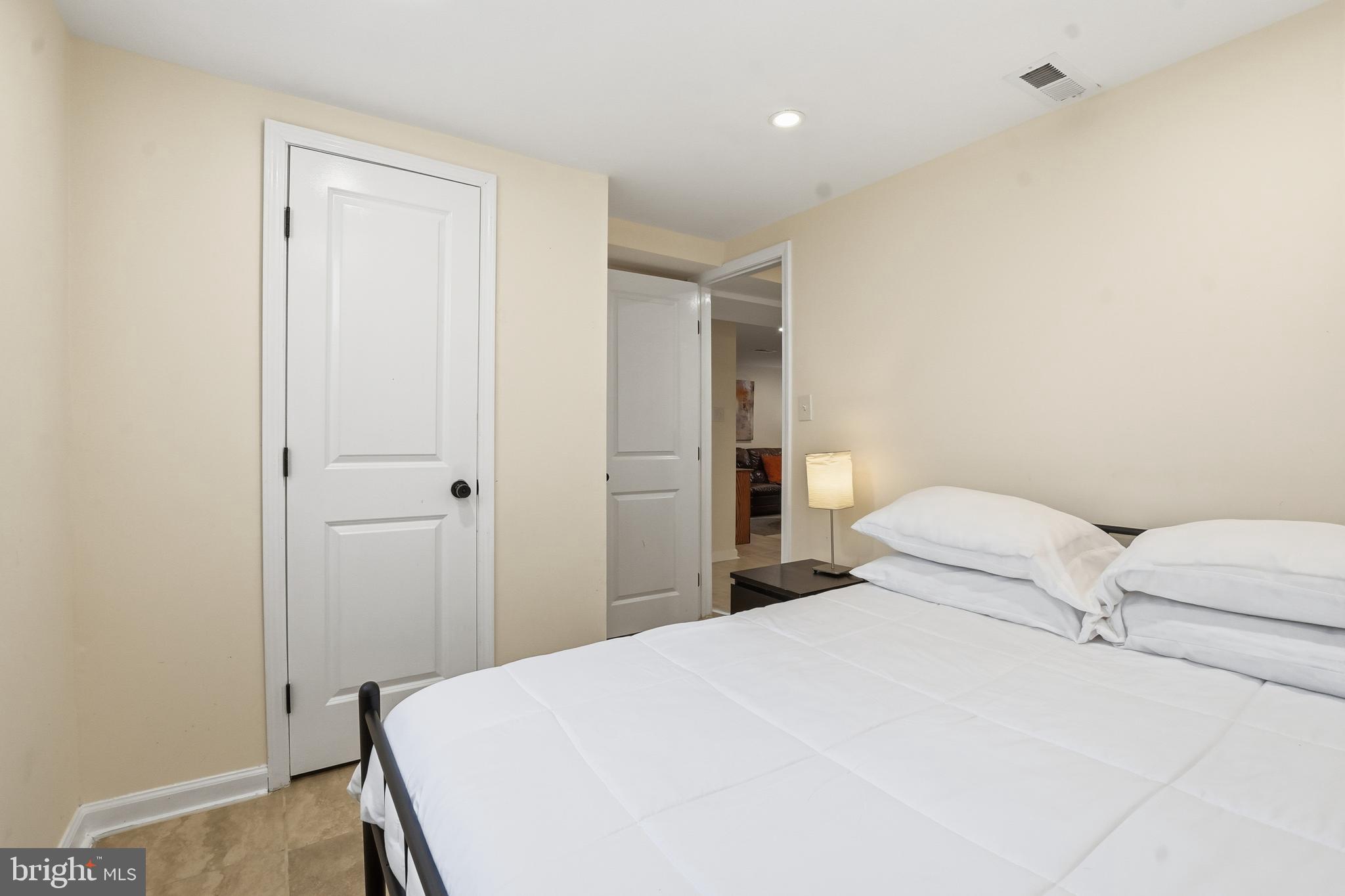 BROYHILL CREST - Residential Lease