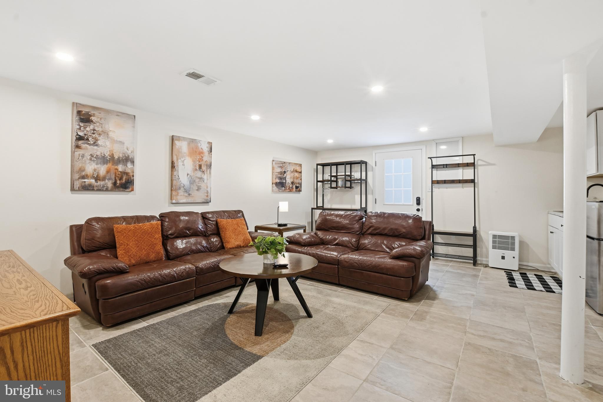 BROYHILL CREST - Residential Lease