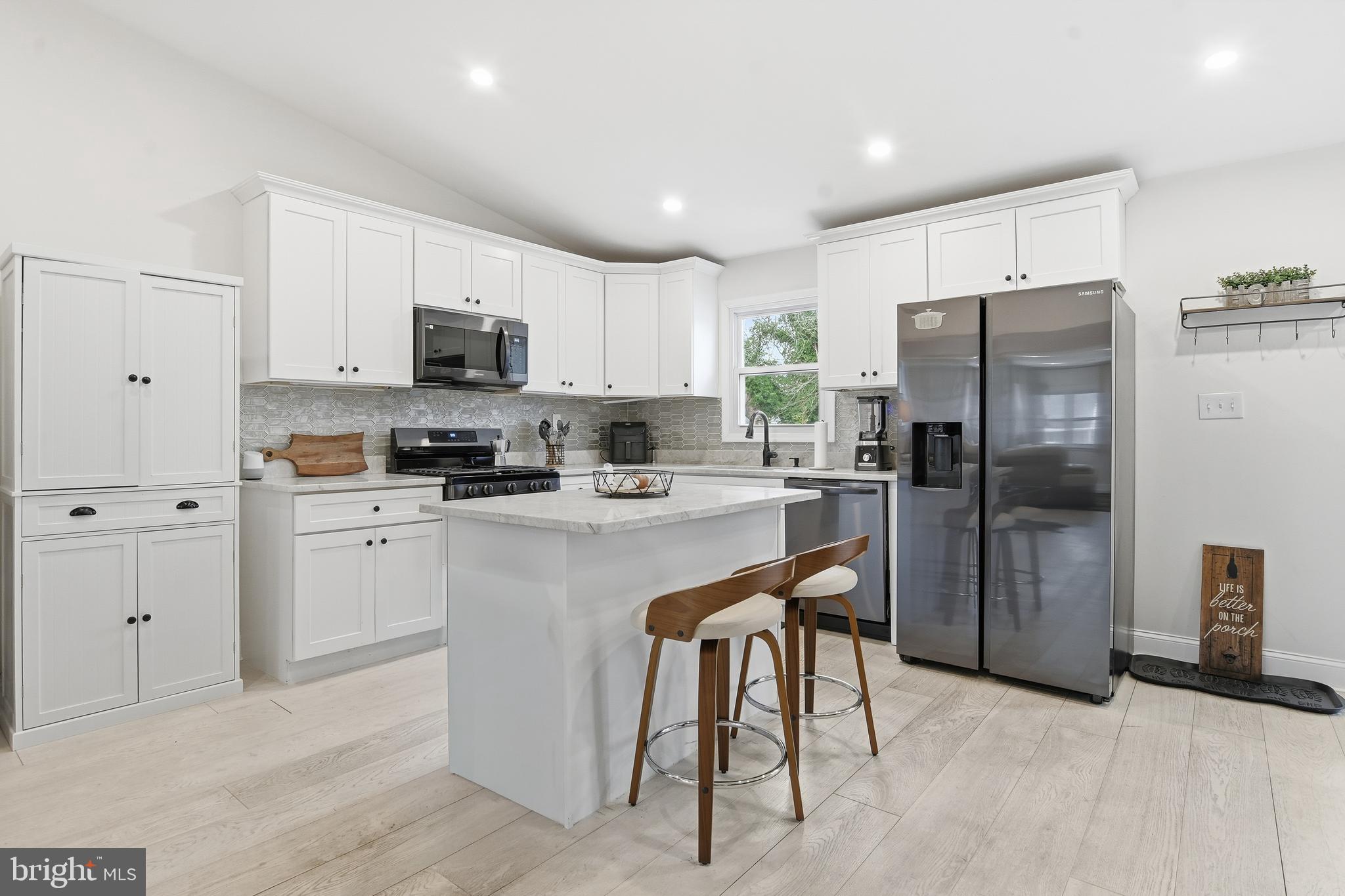 BROYHILL CREST - Residential Lease