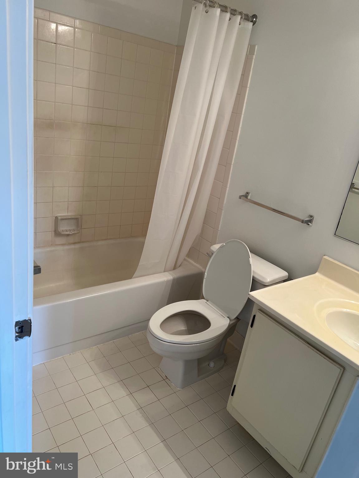 BEDFORD COMMONS - Residential Lease