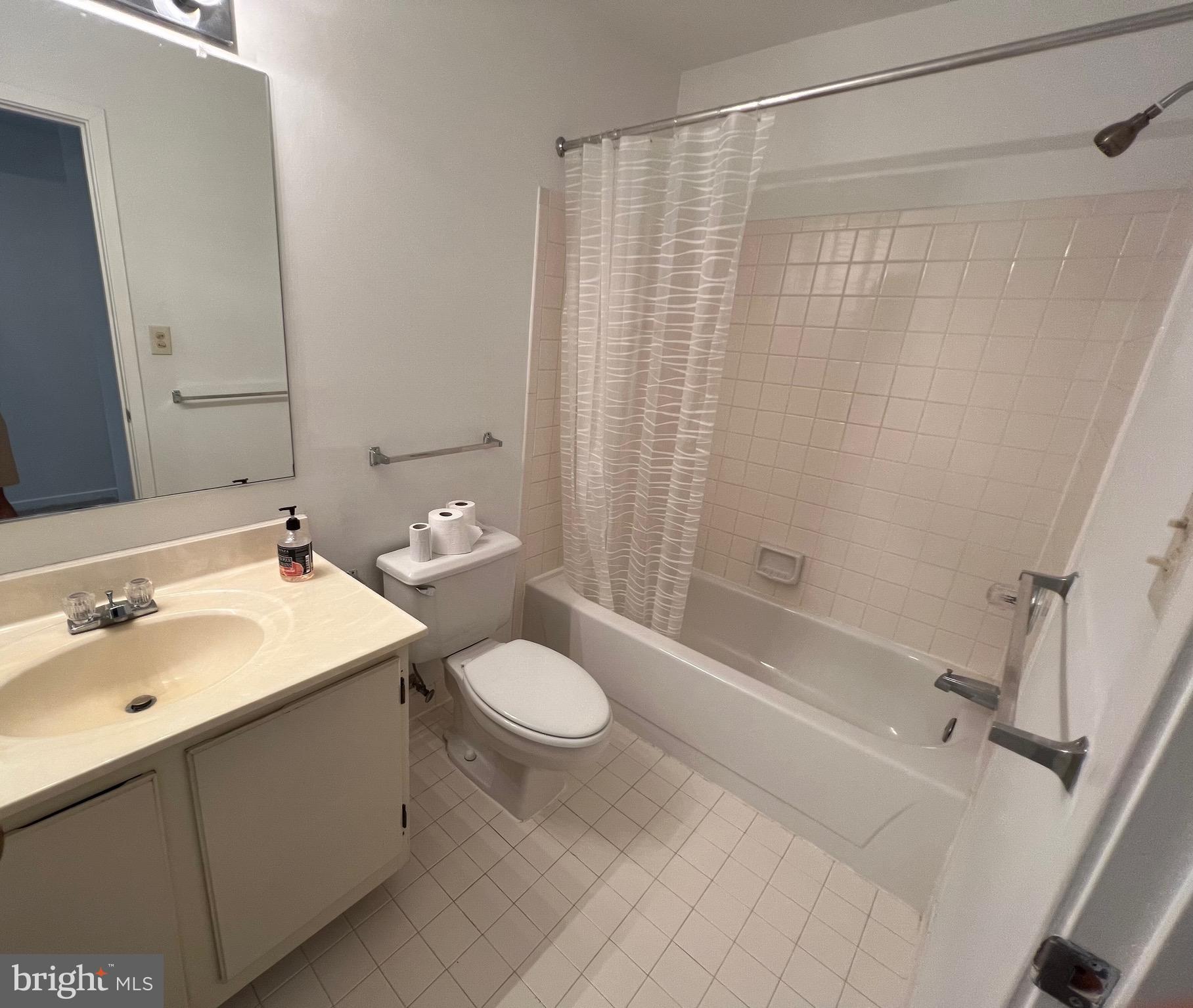 BEDFORD COMMONS - Residential Lease