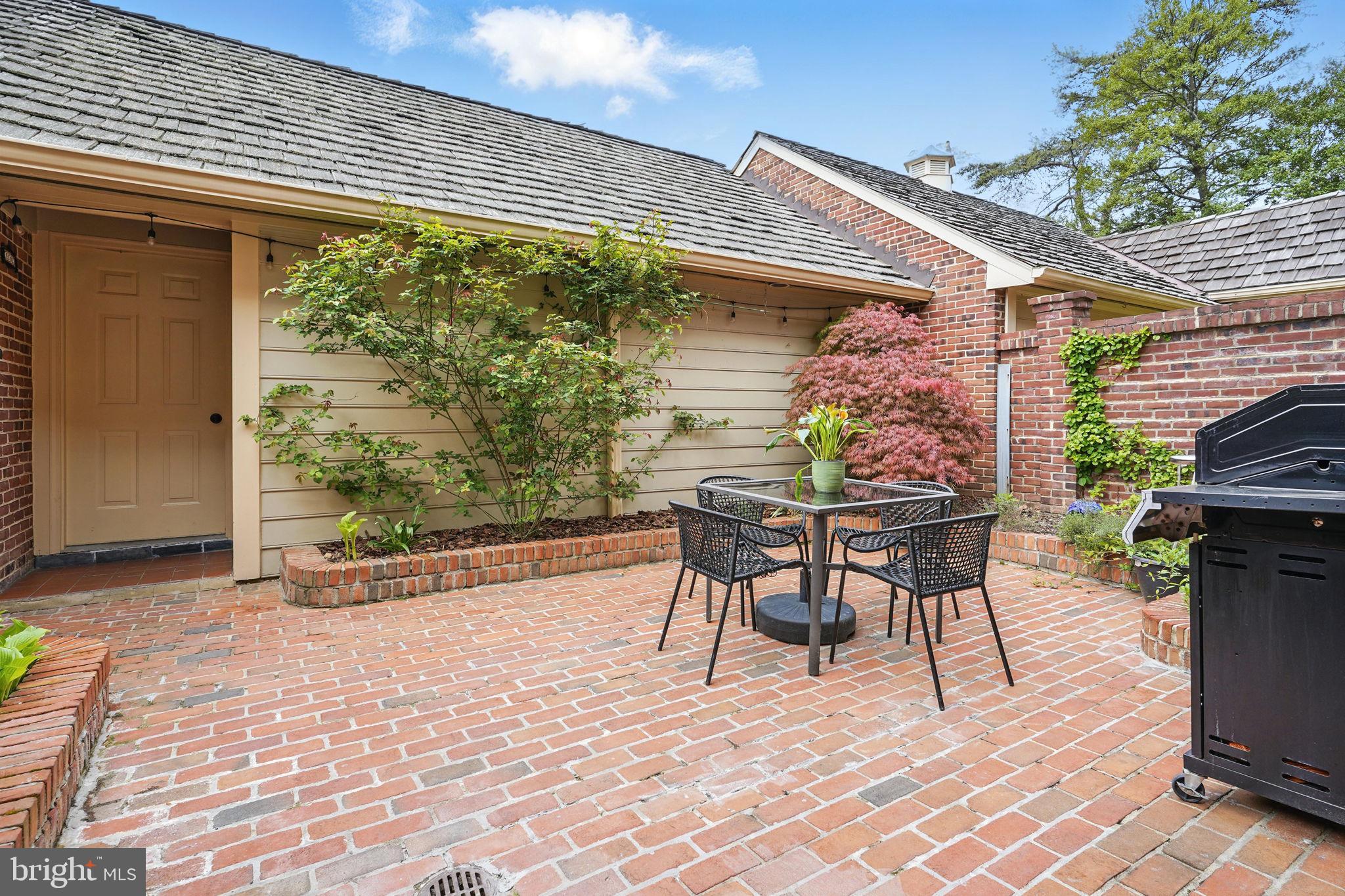 MADISON OF MCLEAN - Residential