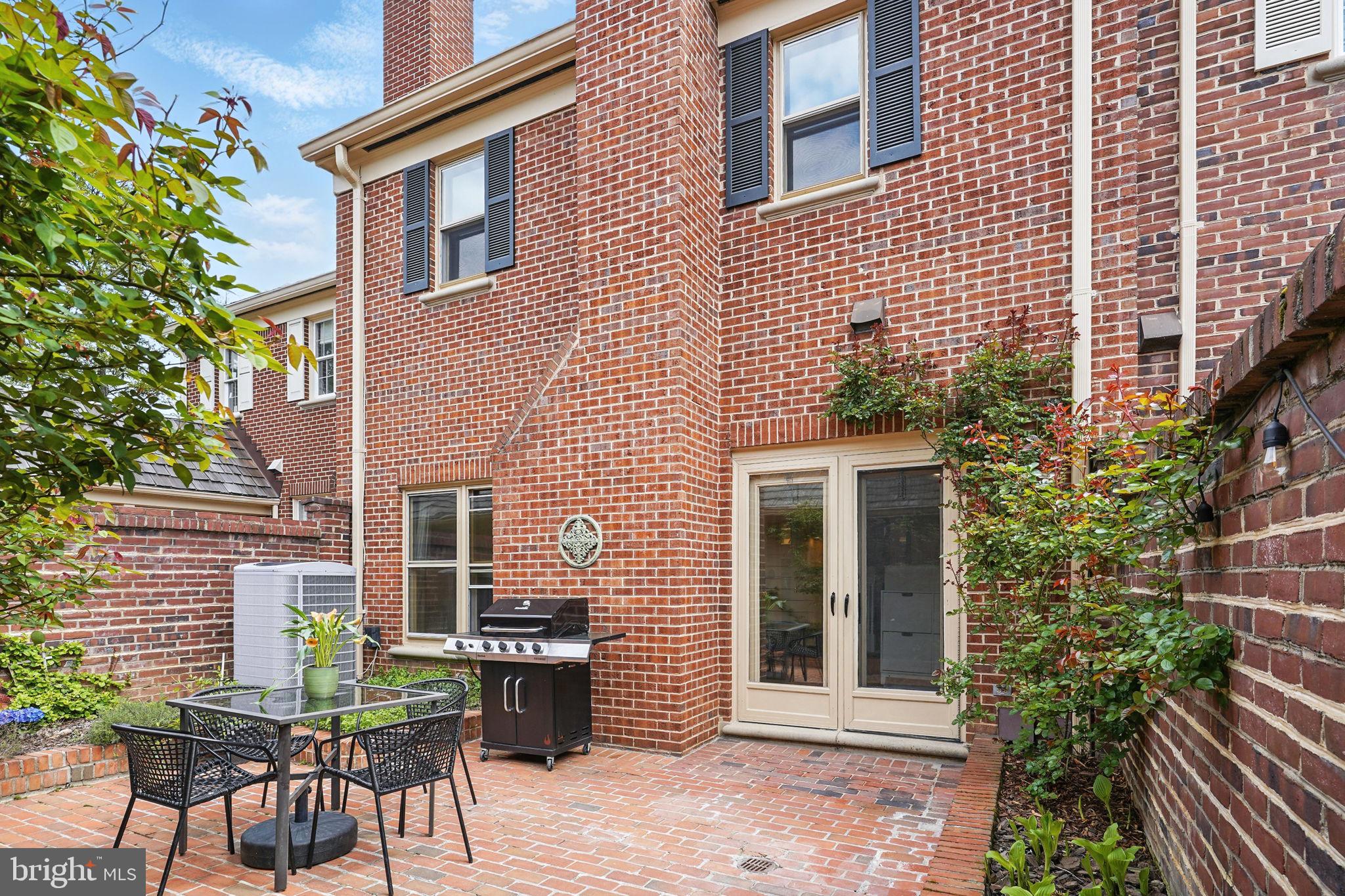 MADISON OF MCLEAN - Residential