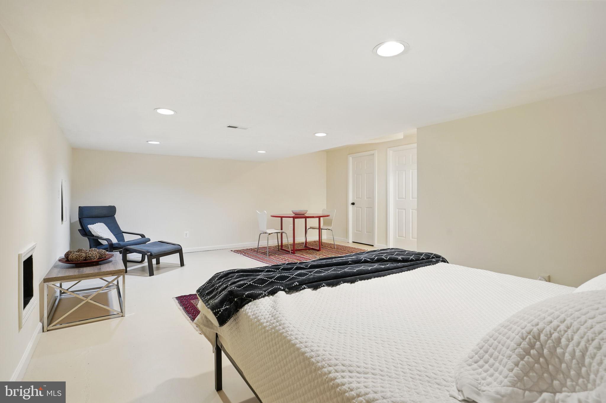 MADISON OF MCLEAN - Residential