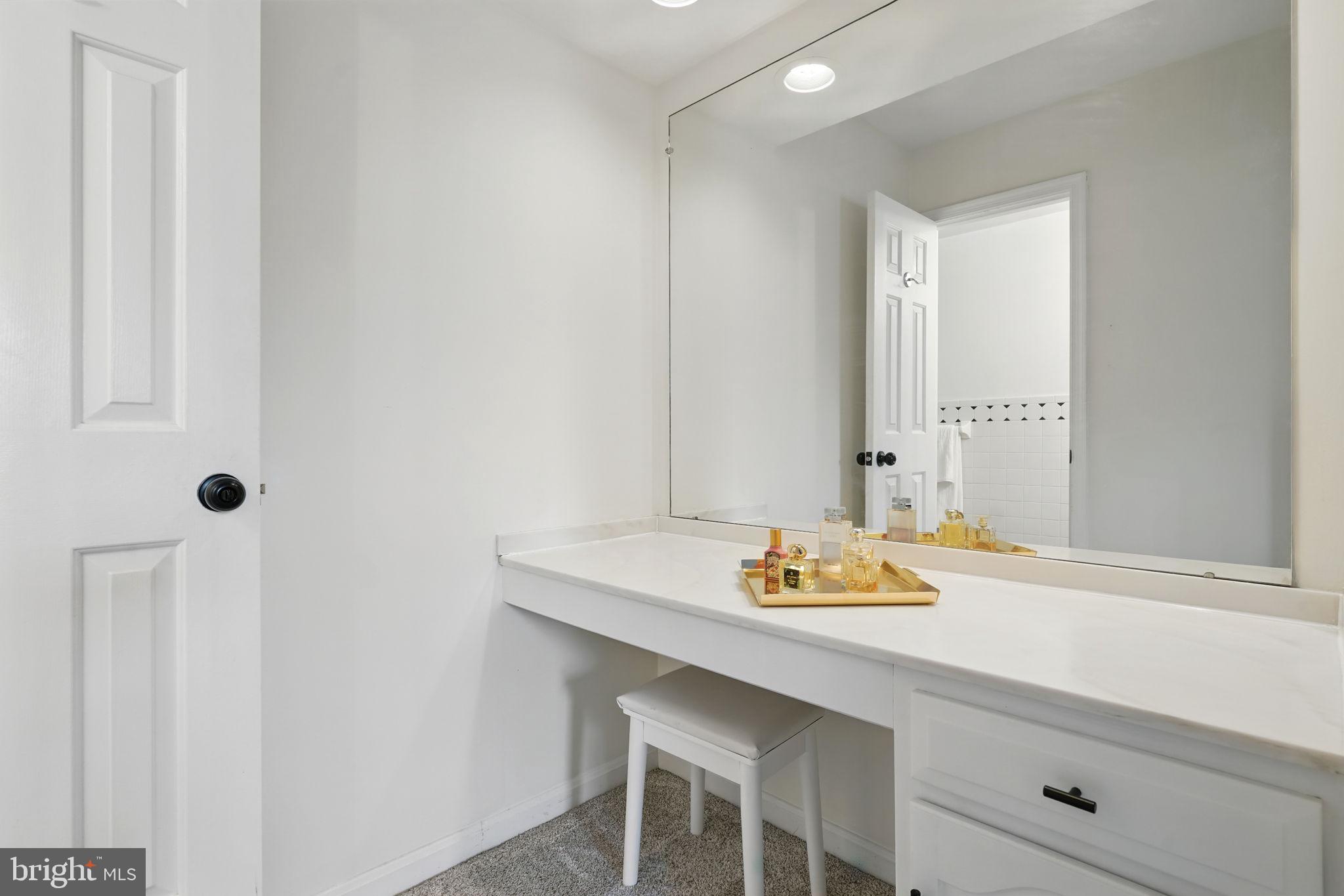 MADISON OF MCLEAN - Residential