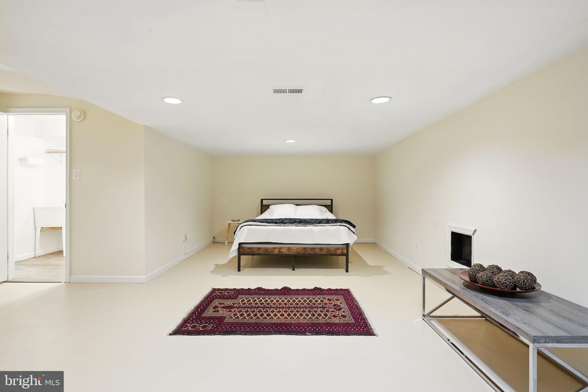 MADISON OF MCLEAN - Residential