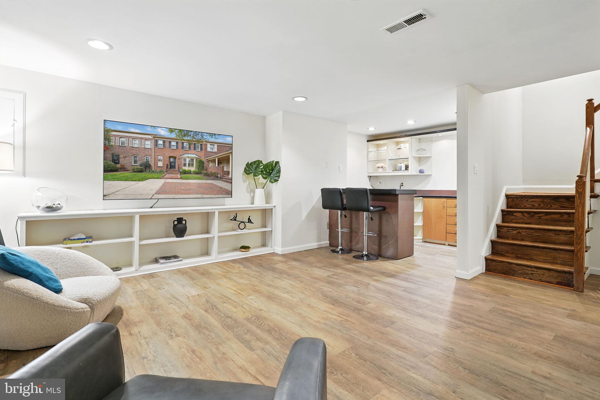 MADISON OF MCLEAN - Residential