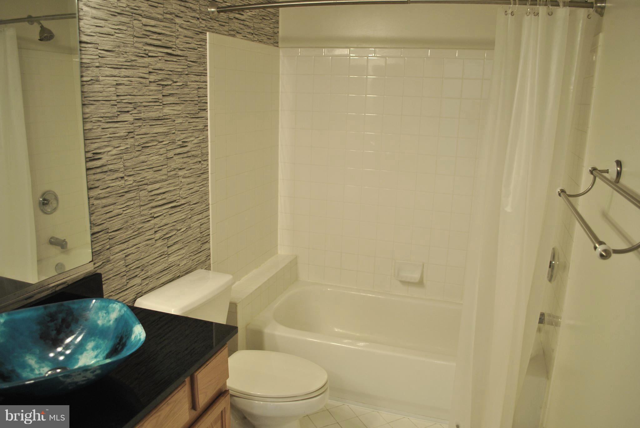 ASHBURN VILLAGE - Residential Lease