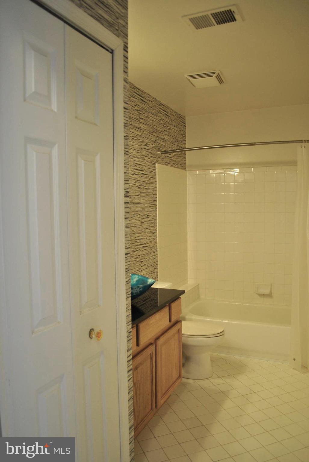 ASHBURN VILLAGE - Residential Lease