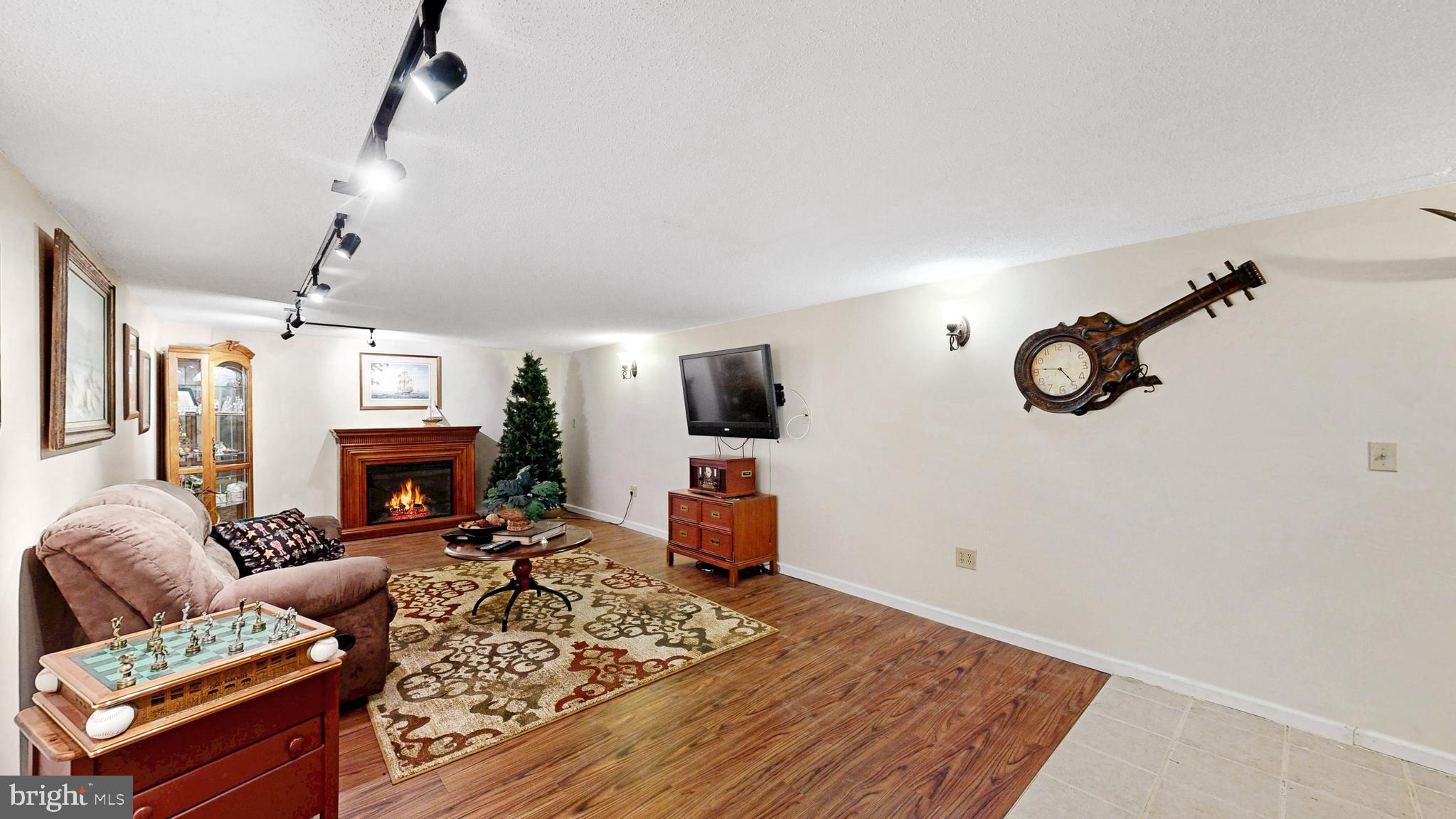 BROOKFIELD - Residential