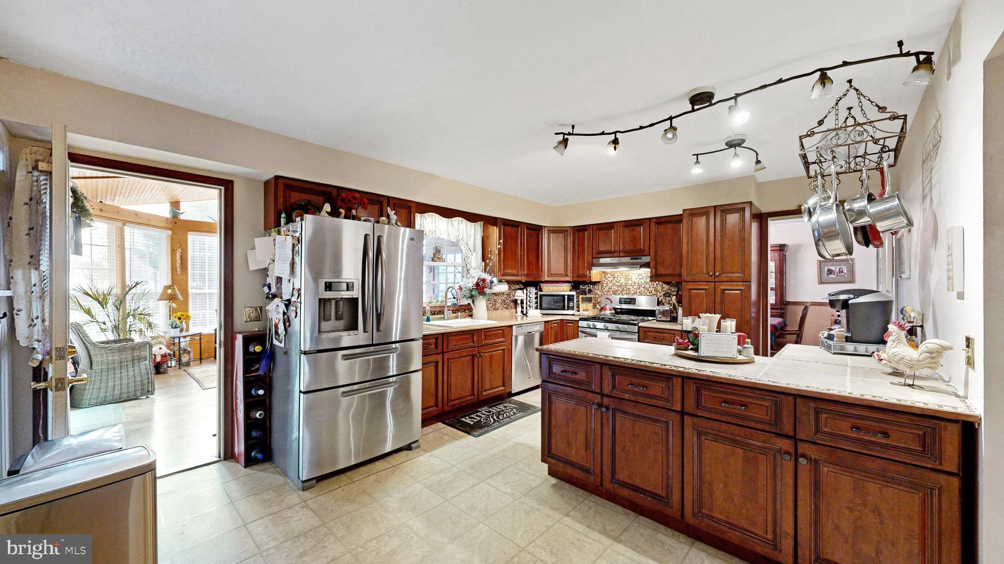 BROOKFIELD - Residential