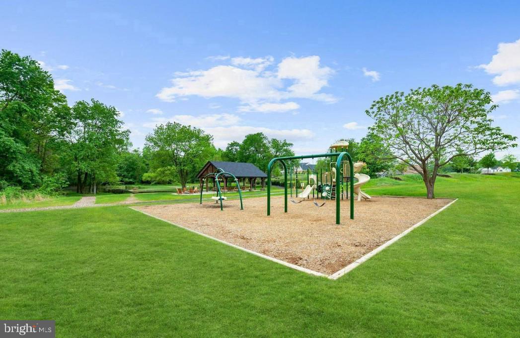 PONDVIEW - Residential