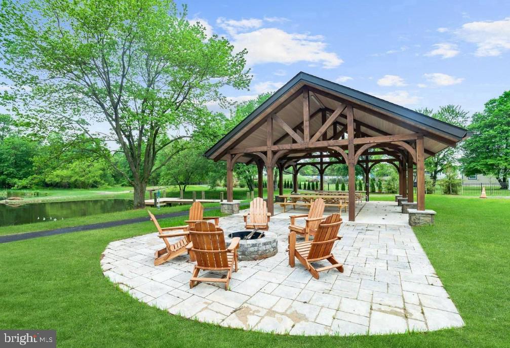 PONDVIEW - Residential