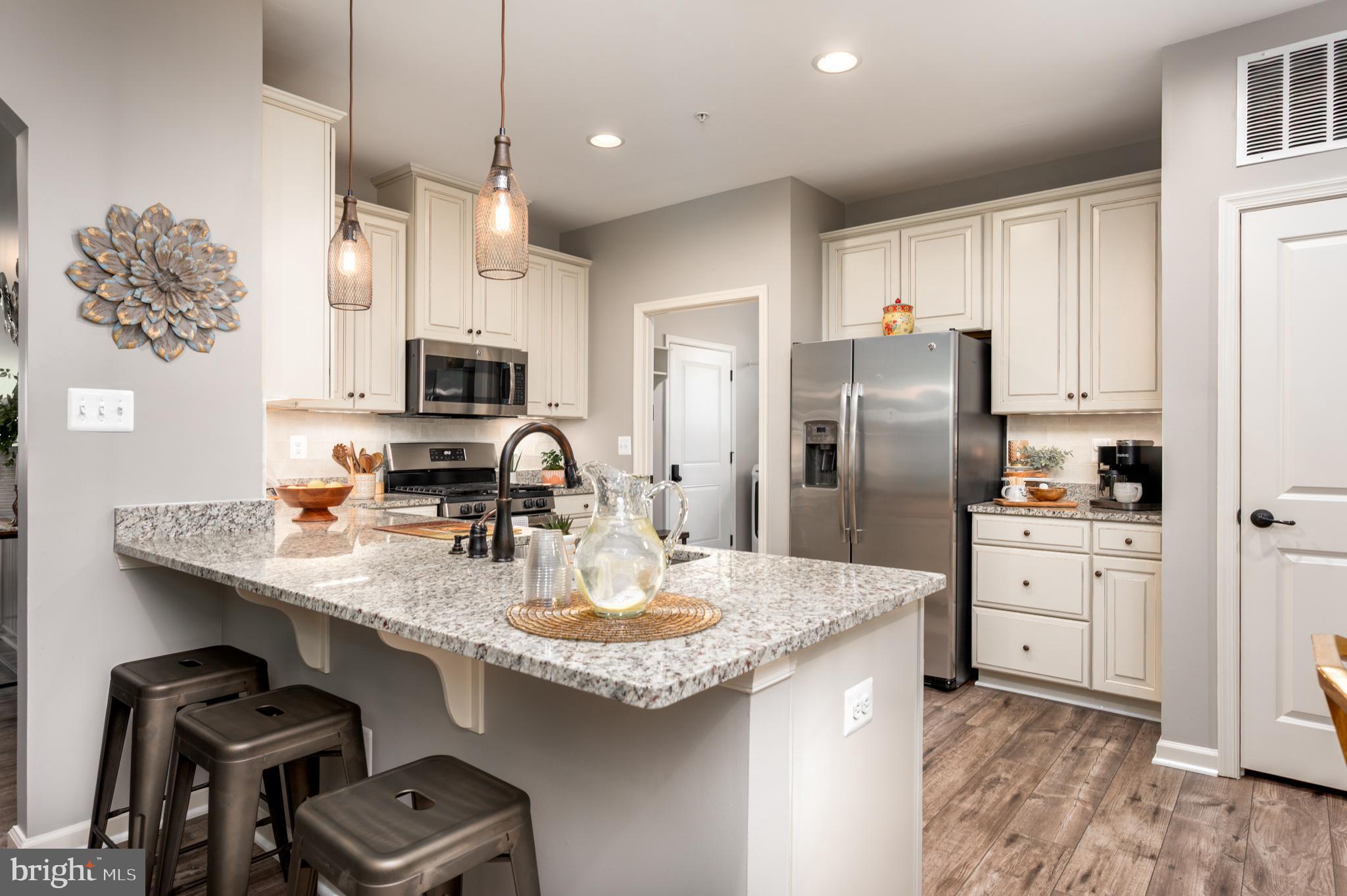 PONDVIEW - Residential