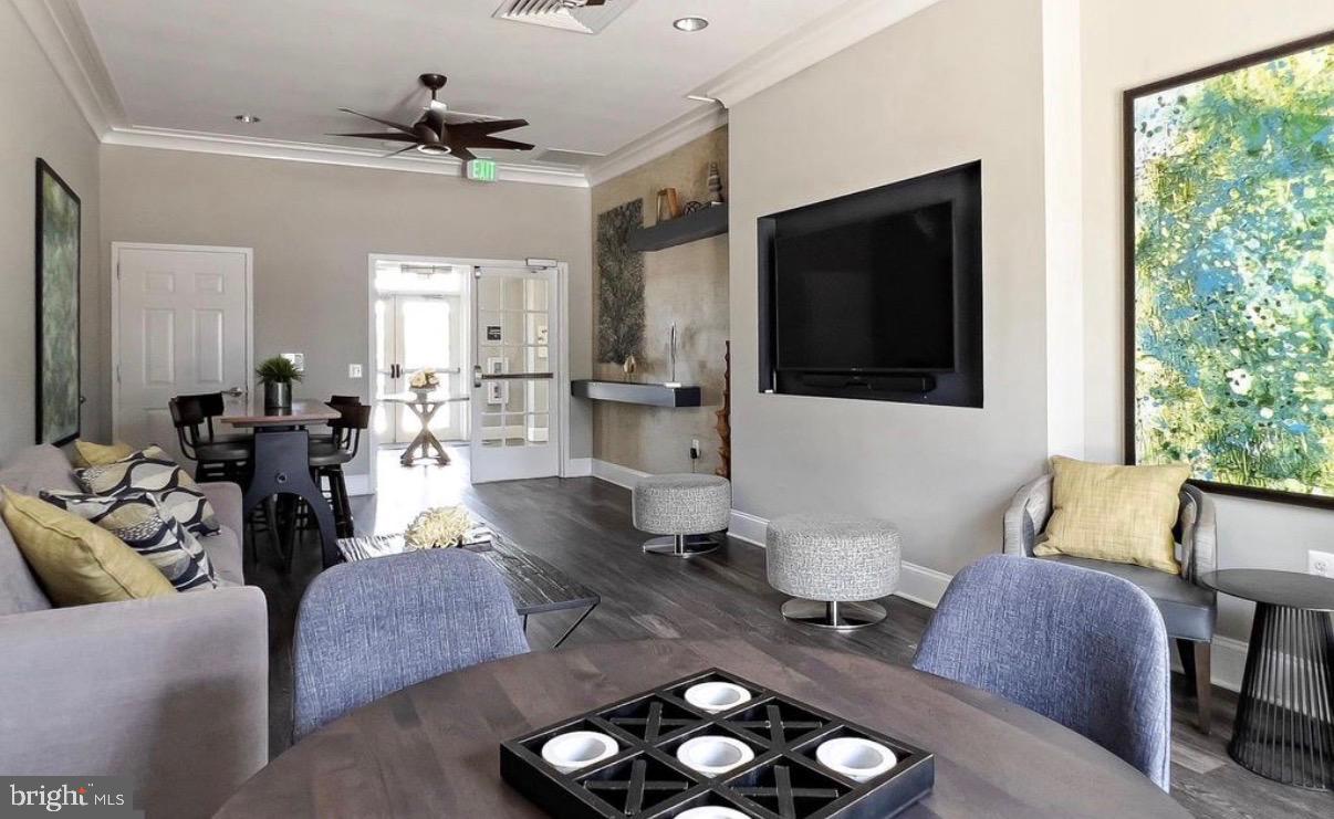 PONDVIEW - Residential