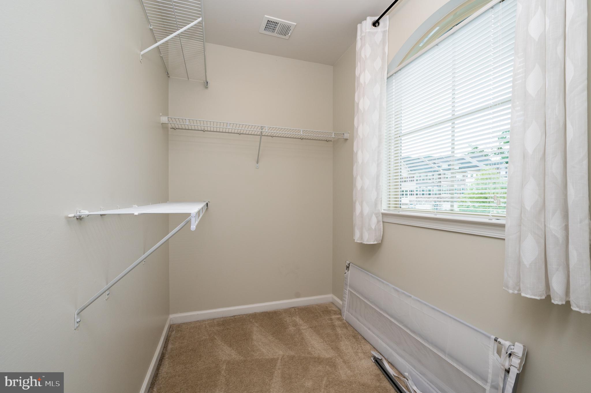 PONDVIEW - Residential