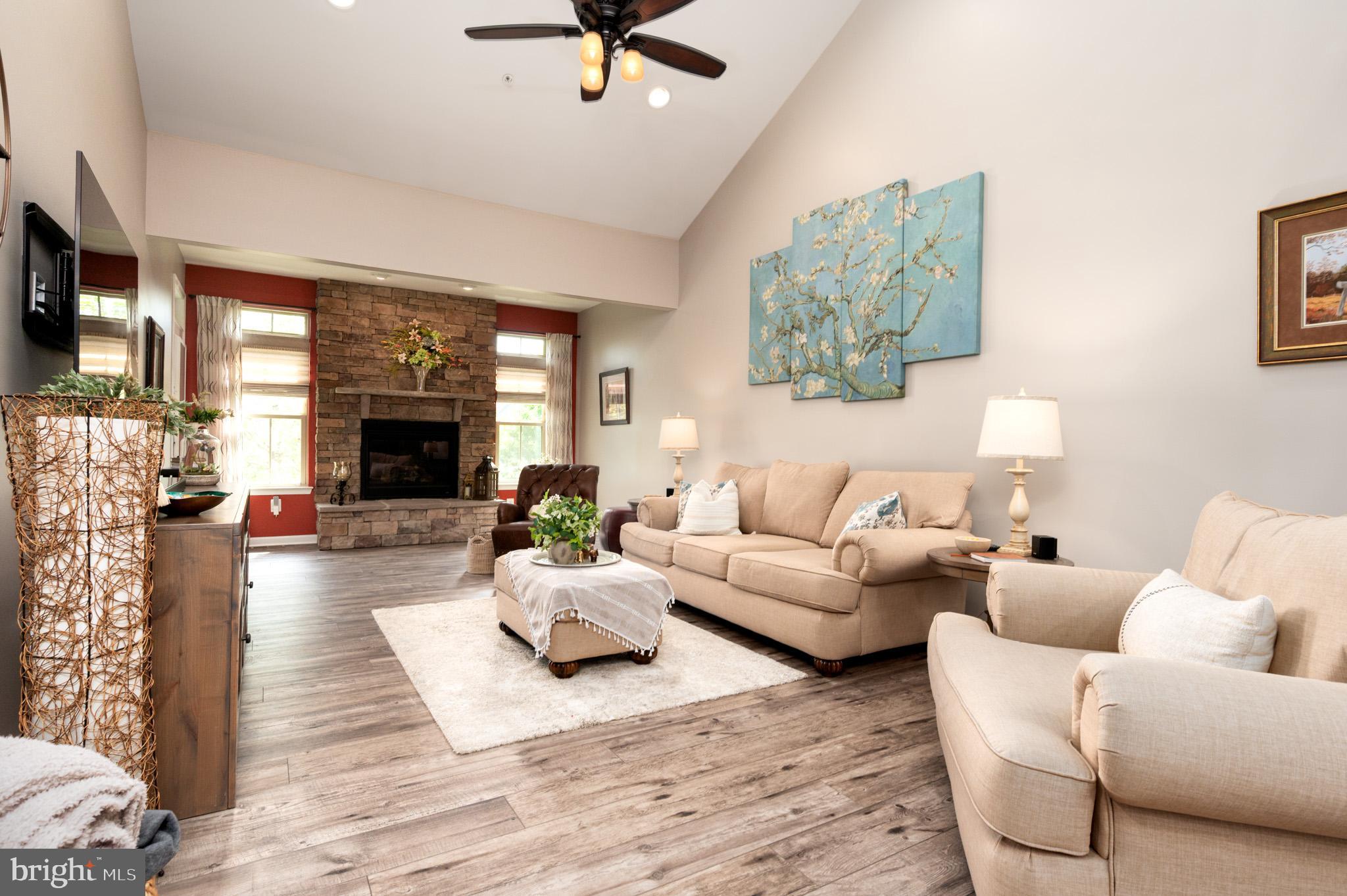 PONDVIEW - Residential