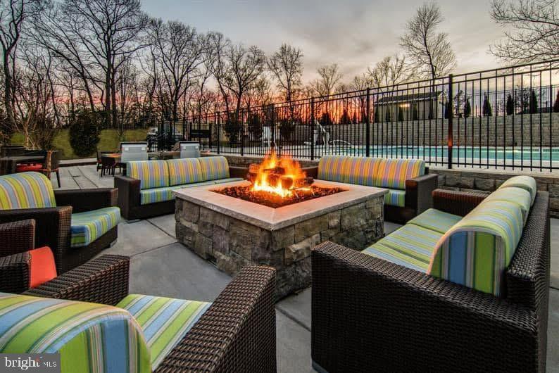 PONDVIEW - Residential