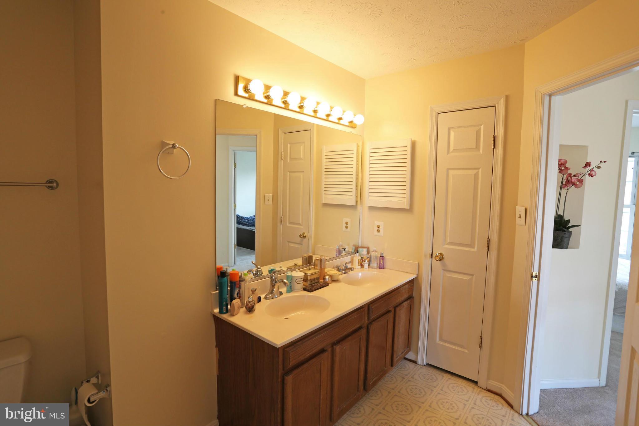 FAIRVIEW SQUARE - Residential